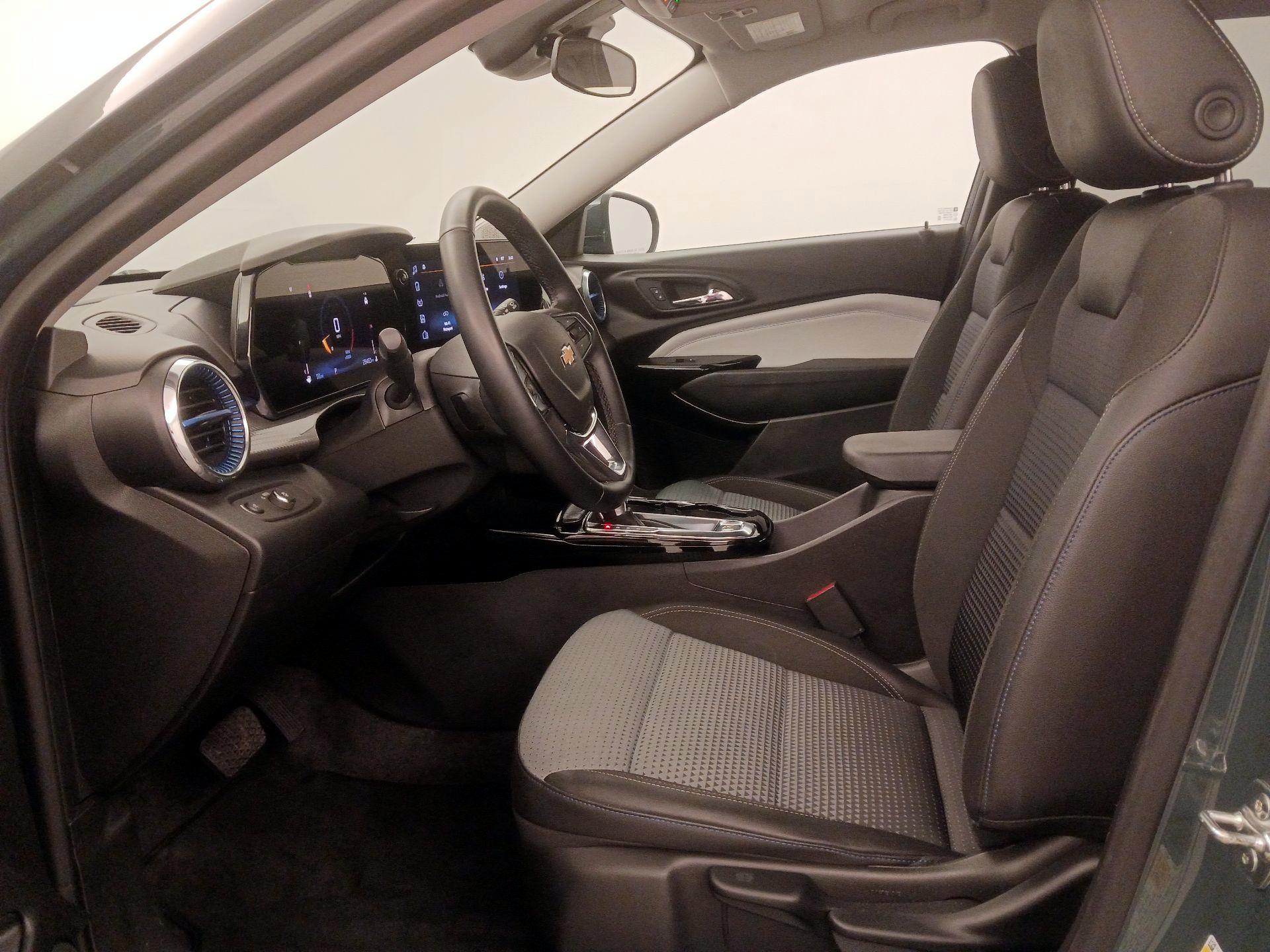 Thumbnail: 2025 Chevrolet Trax - 11