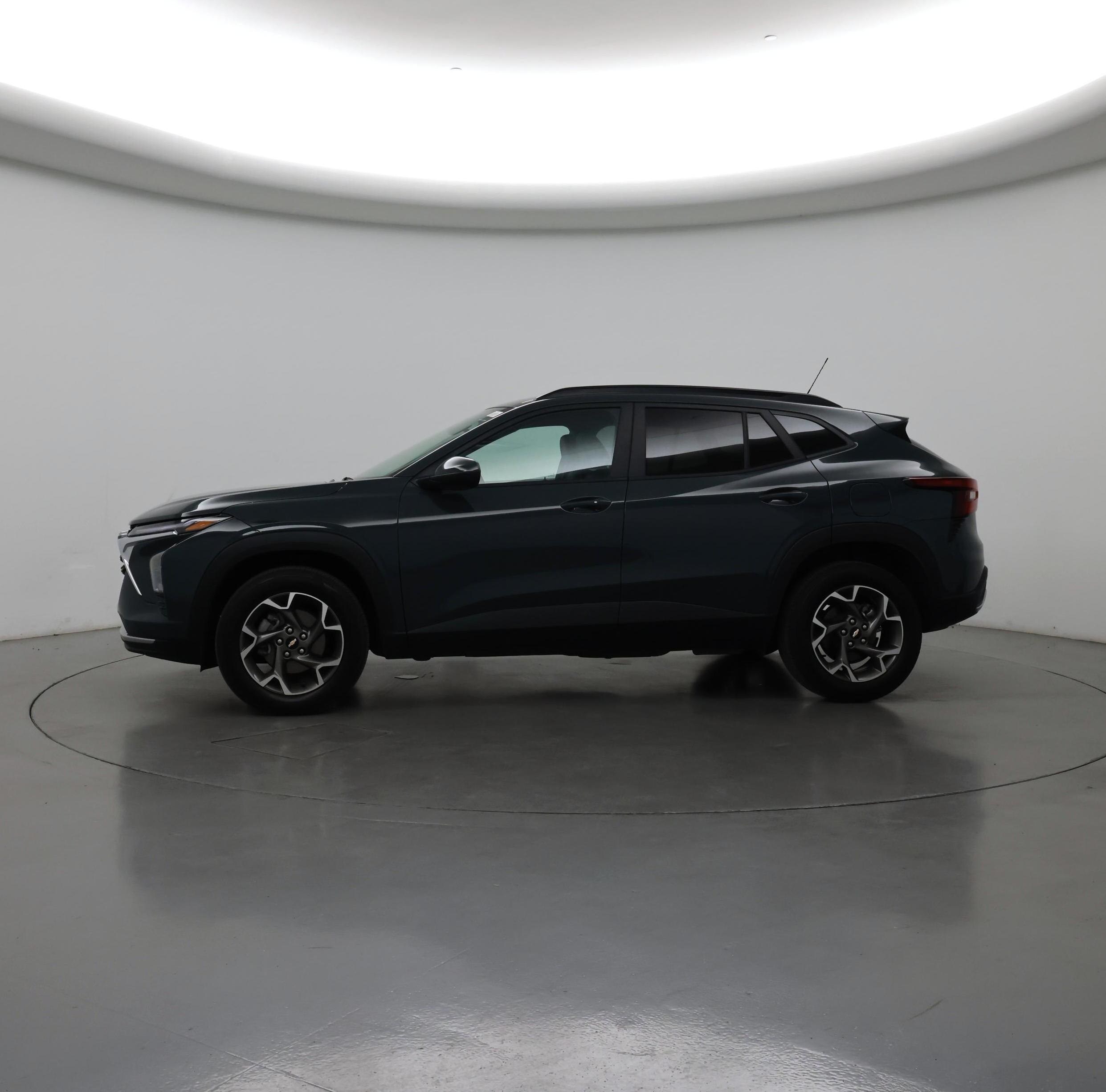 Thumbnail: 2025 Chevrolet Trax - 3