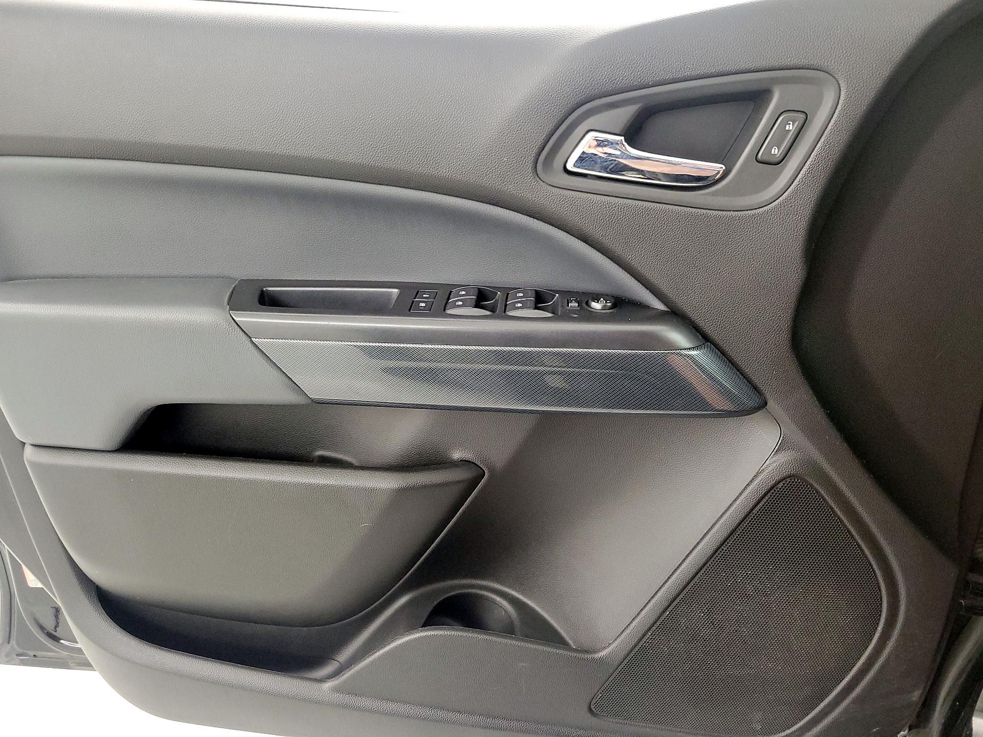 Thumbnail: 2019 Chevrolet Colorado - 12