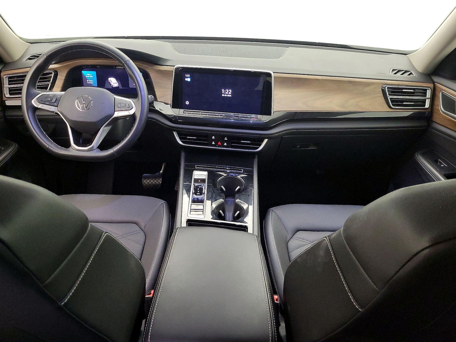 2025 Volkswagen Atlas SE w/Tech - Photo 10