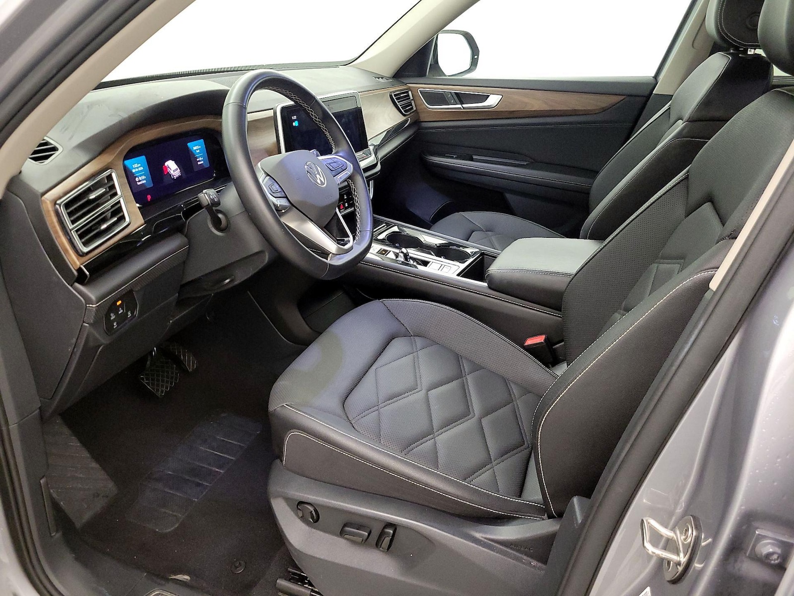 2025 Volkswagen Atlas SE w/Tech - Photo 12