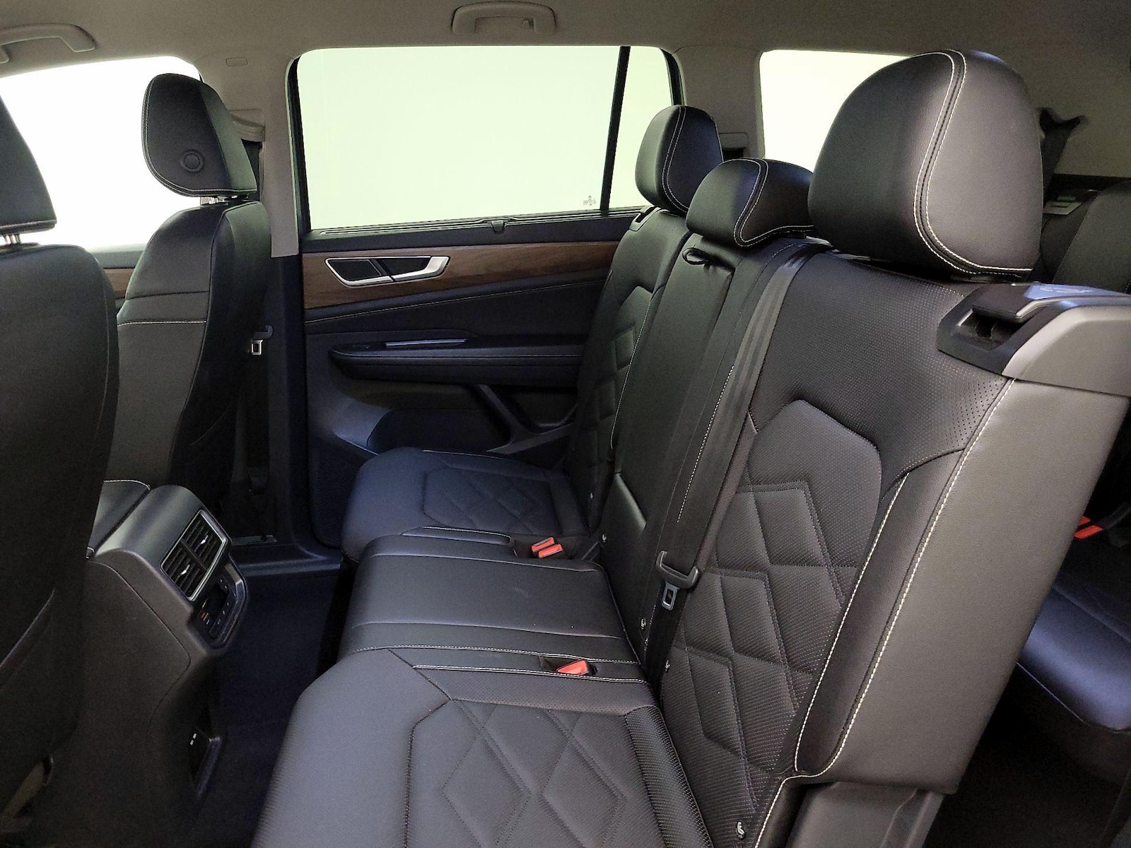 2025 Volkswagen Atlas SE w/Tech - Photo 20
