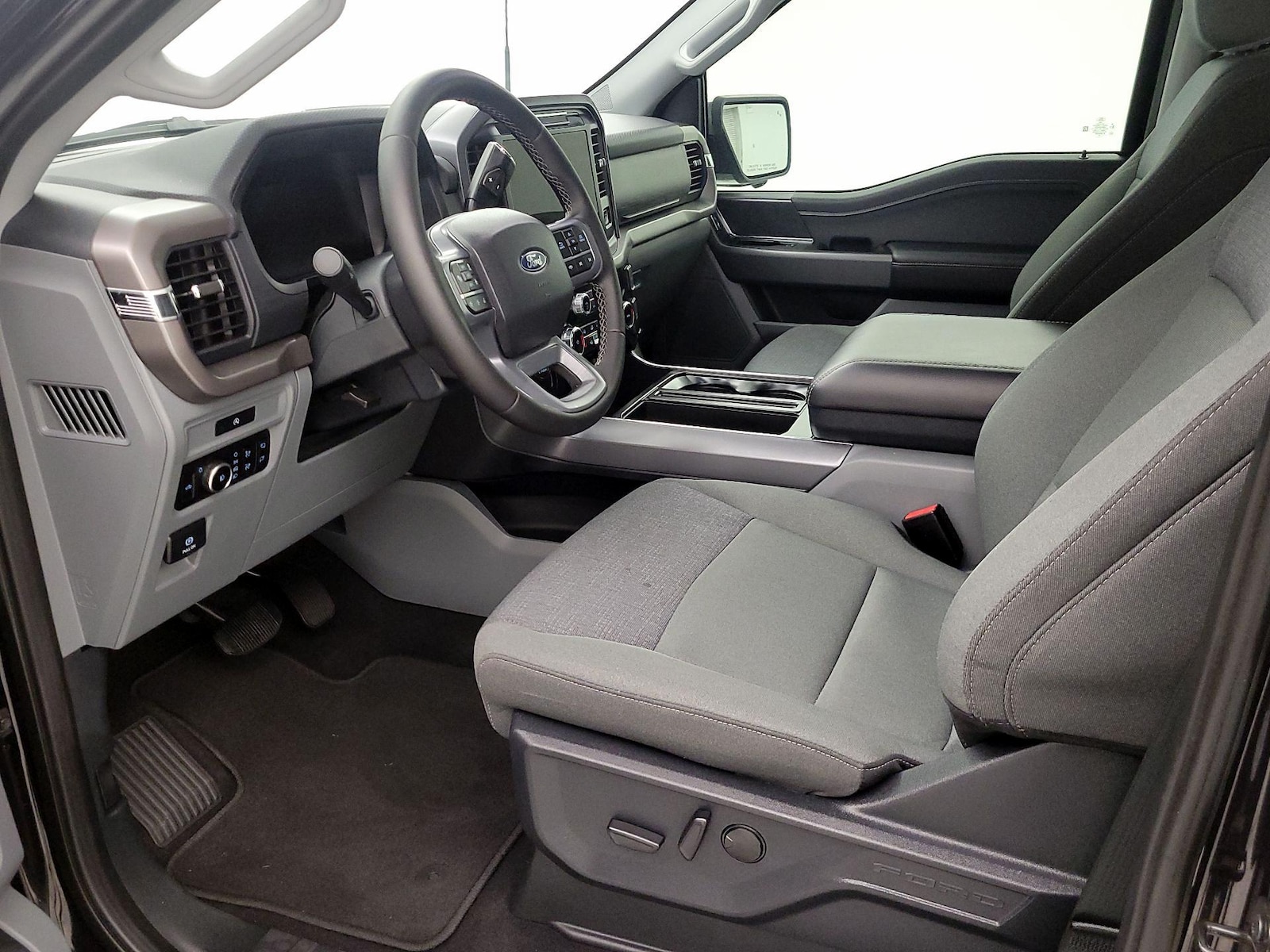 2025 Ford F-150 XLT - Photo 12