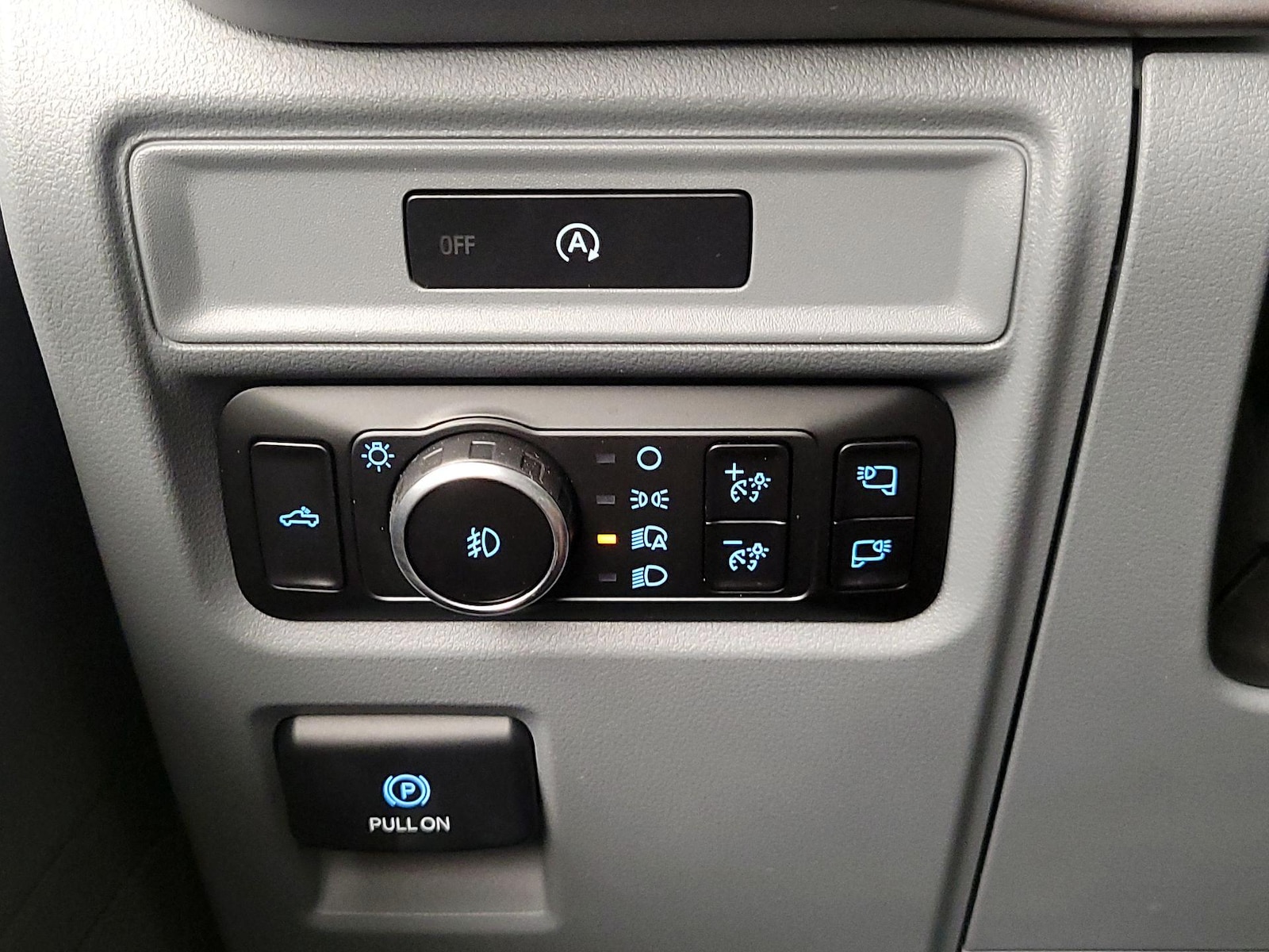 2025 Ford F-150 XLT - Photo 14