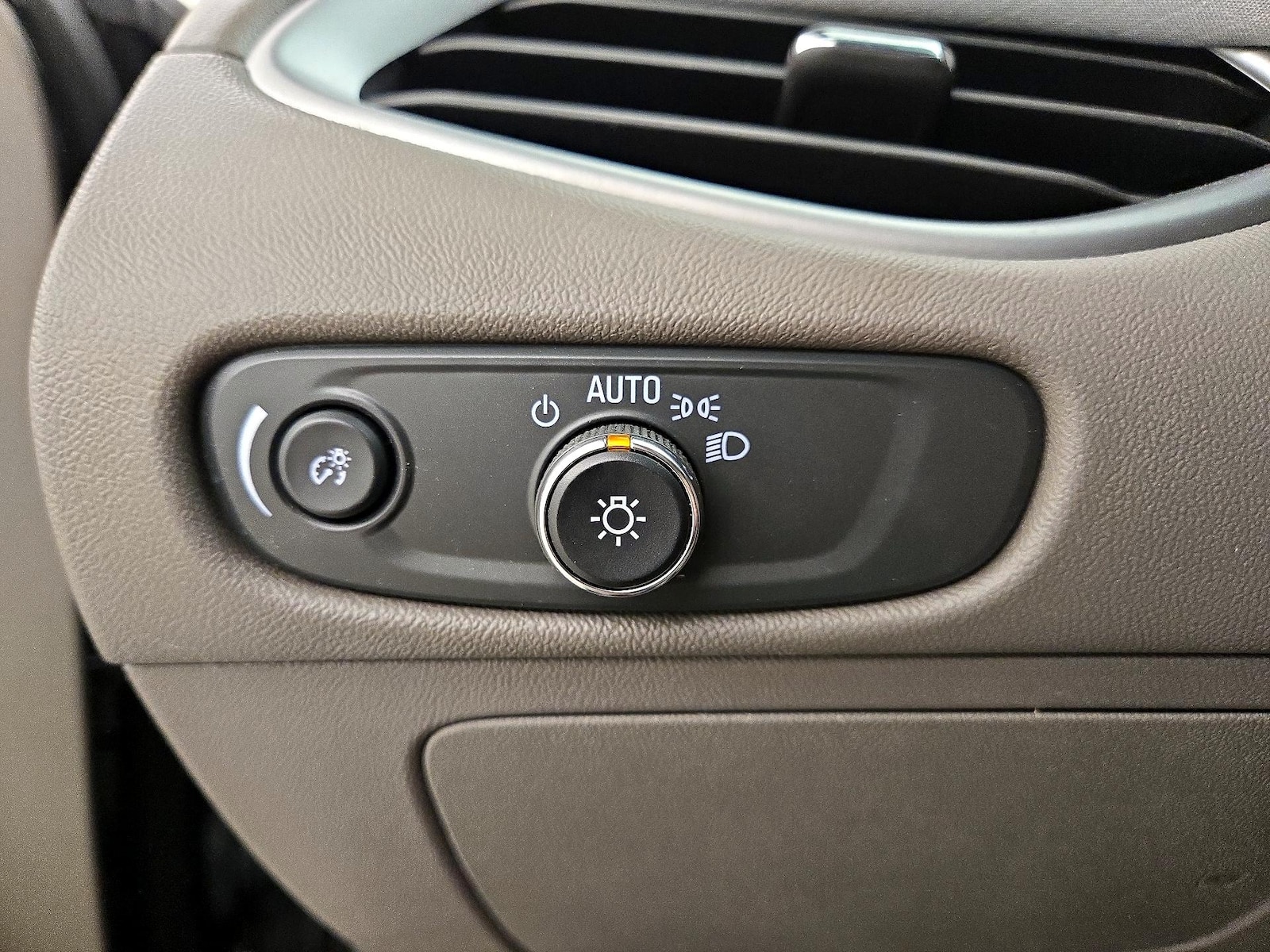 2023 Chevrolet Malibu 1LT - Photo 14