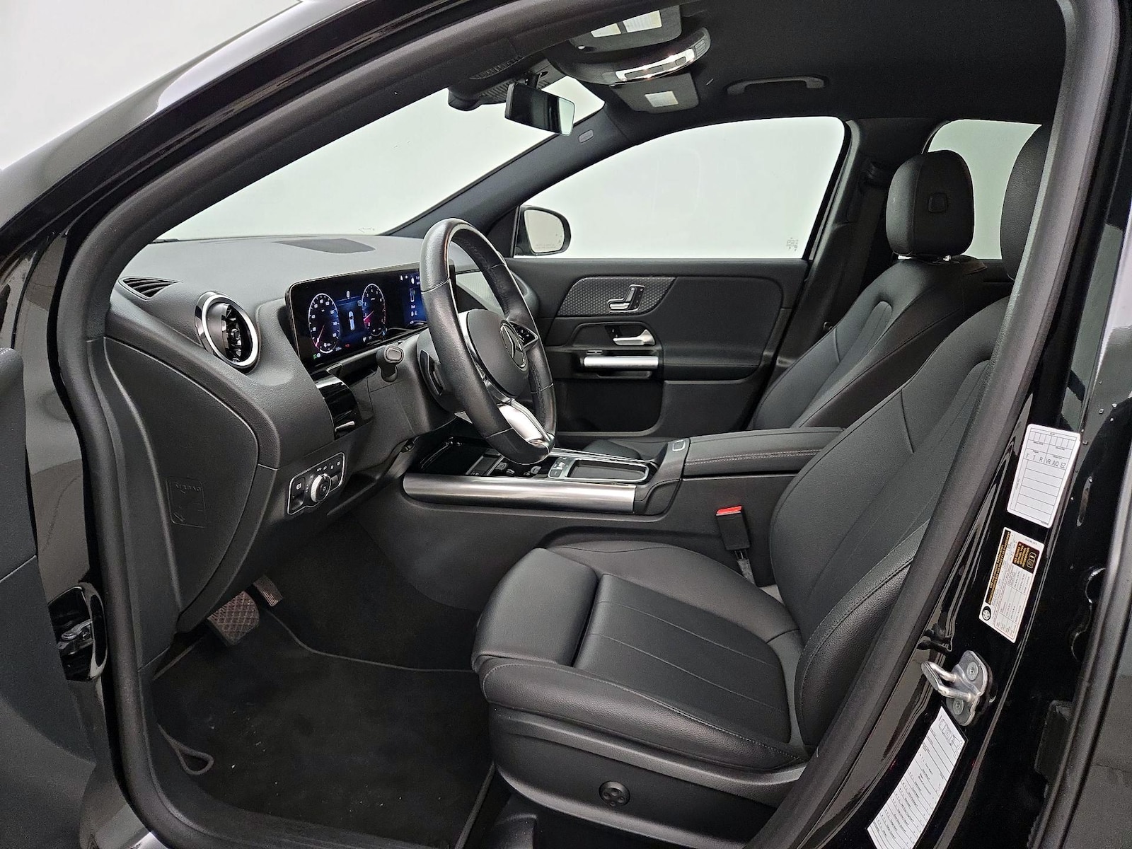 Side Airbags & Leatherette Seats