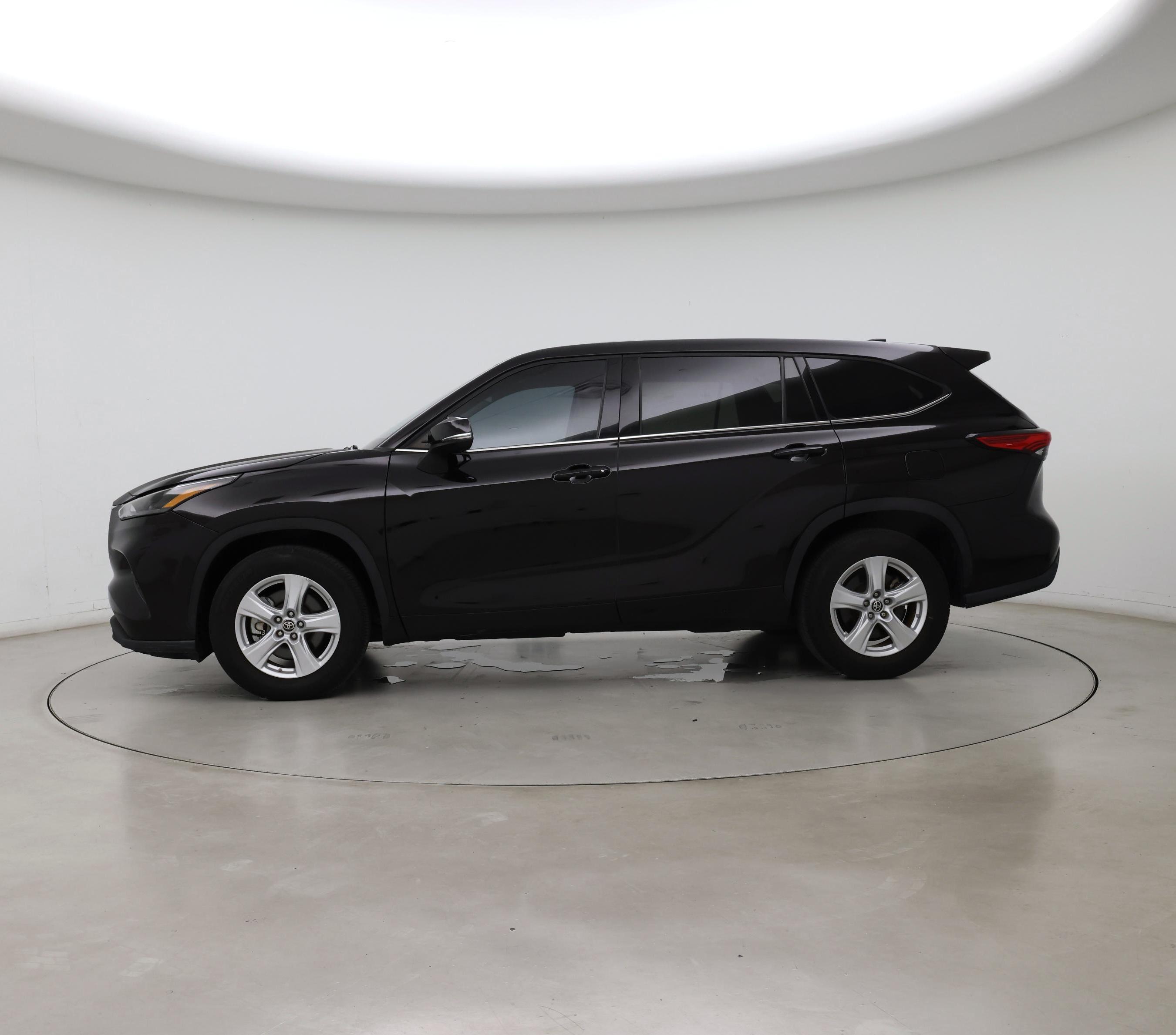 Thumbnail: 2022 Toyota Highlander - 3