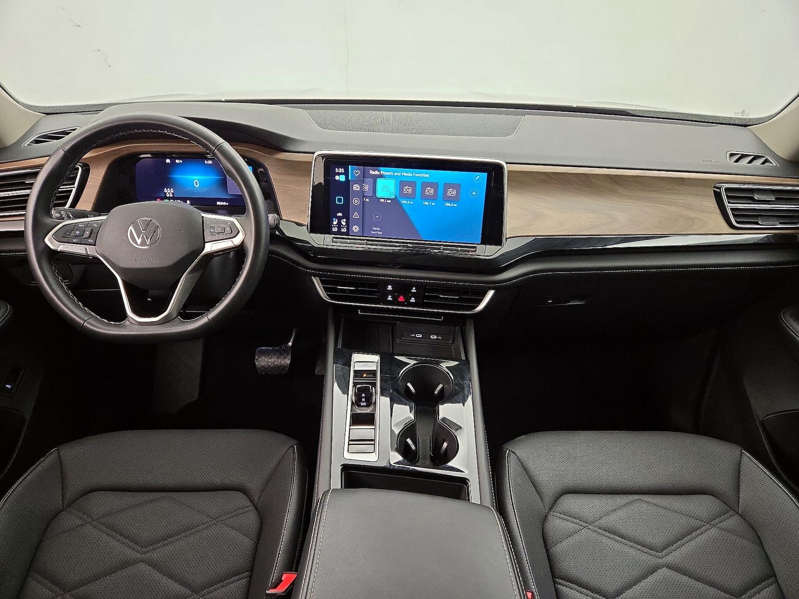 2025 Volkswagen Atlas SE w/Tech - Photo 10