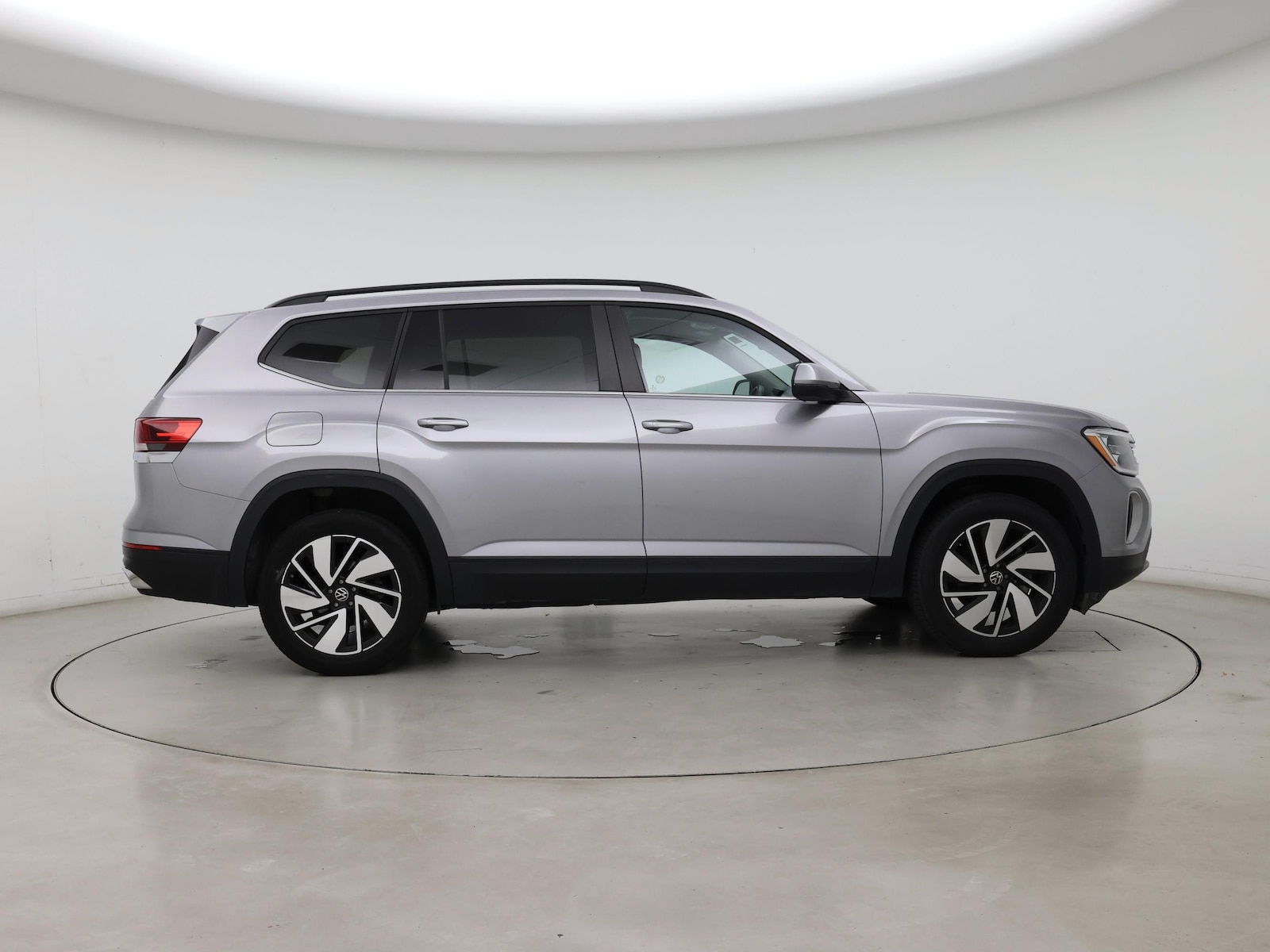 2025 Volkswagen Atlas SE w/Tech - Photo 8