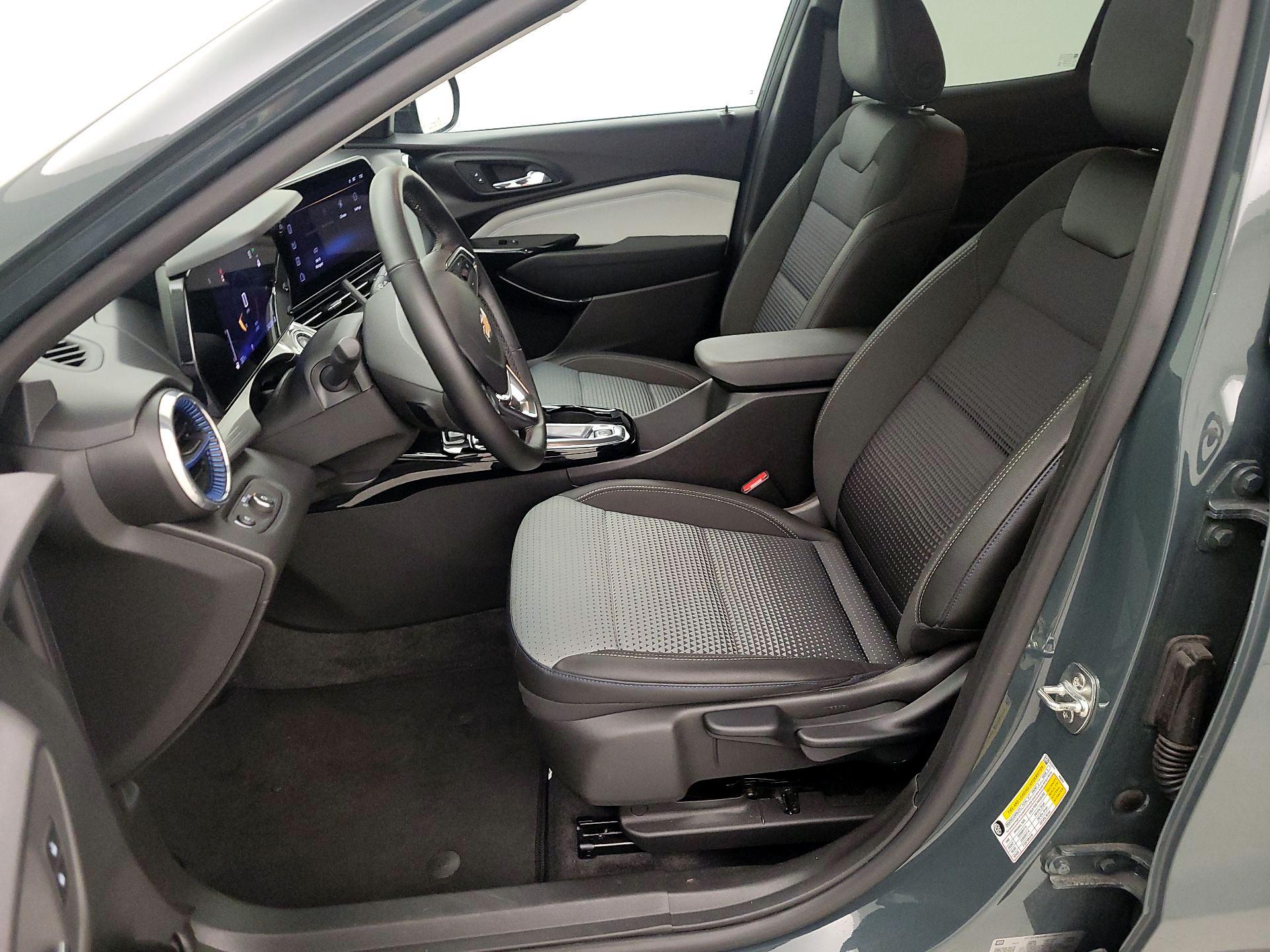 Thumbnail: 2025 Chevrolet Trax - 11
