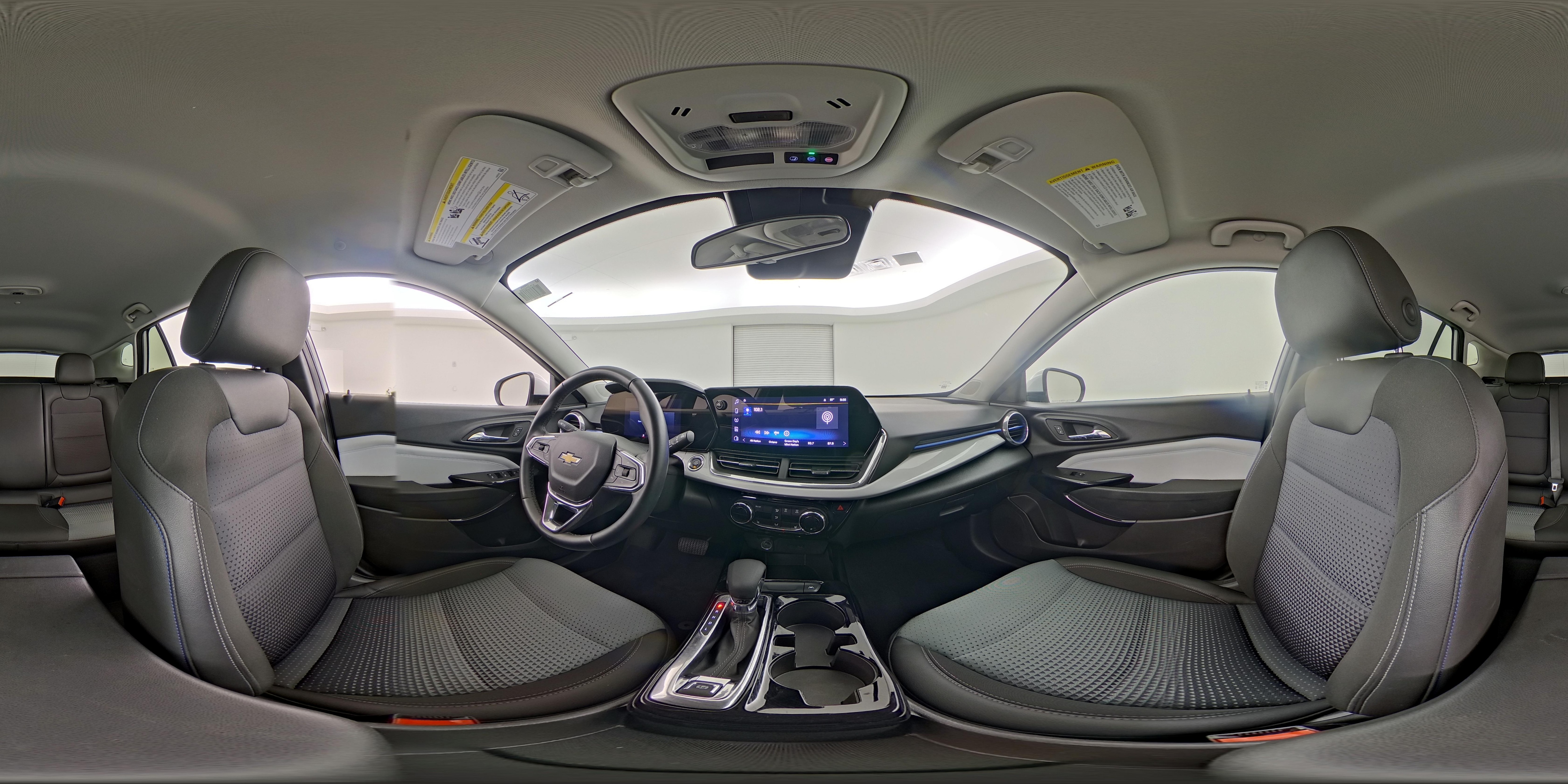 2025 Chevrolet Trax LT - Photo 24