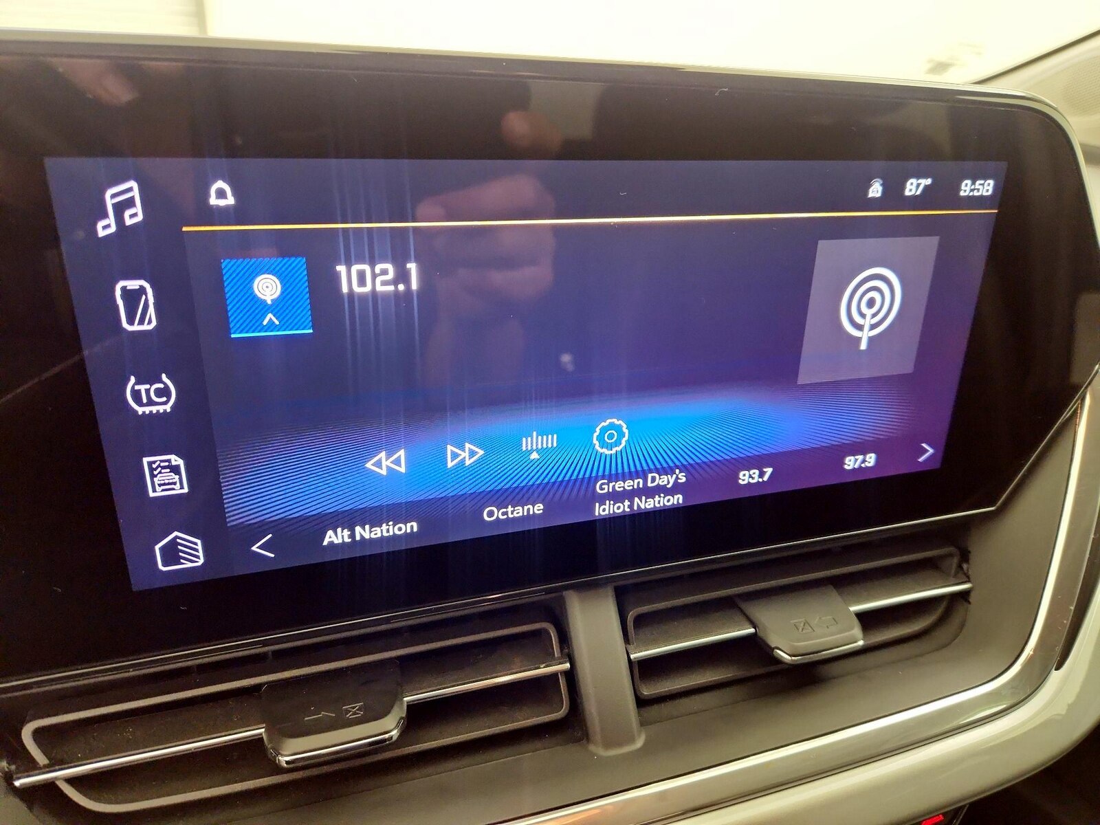 2025 Chevrolet Trax LT - Photo 16