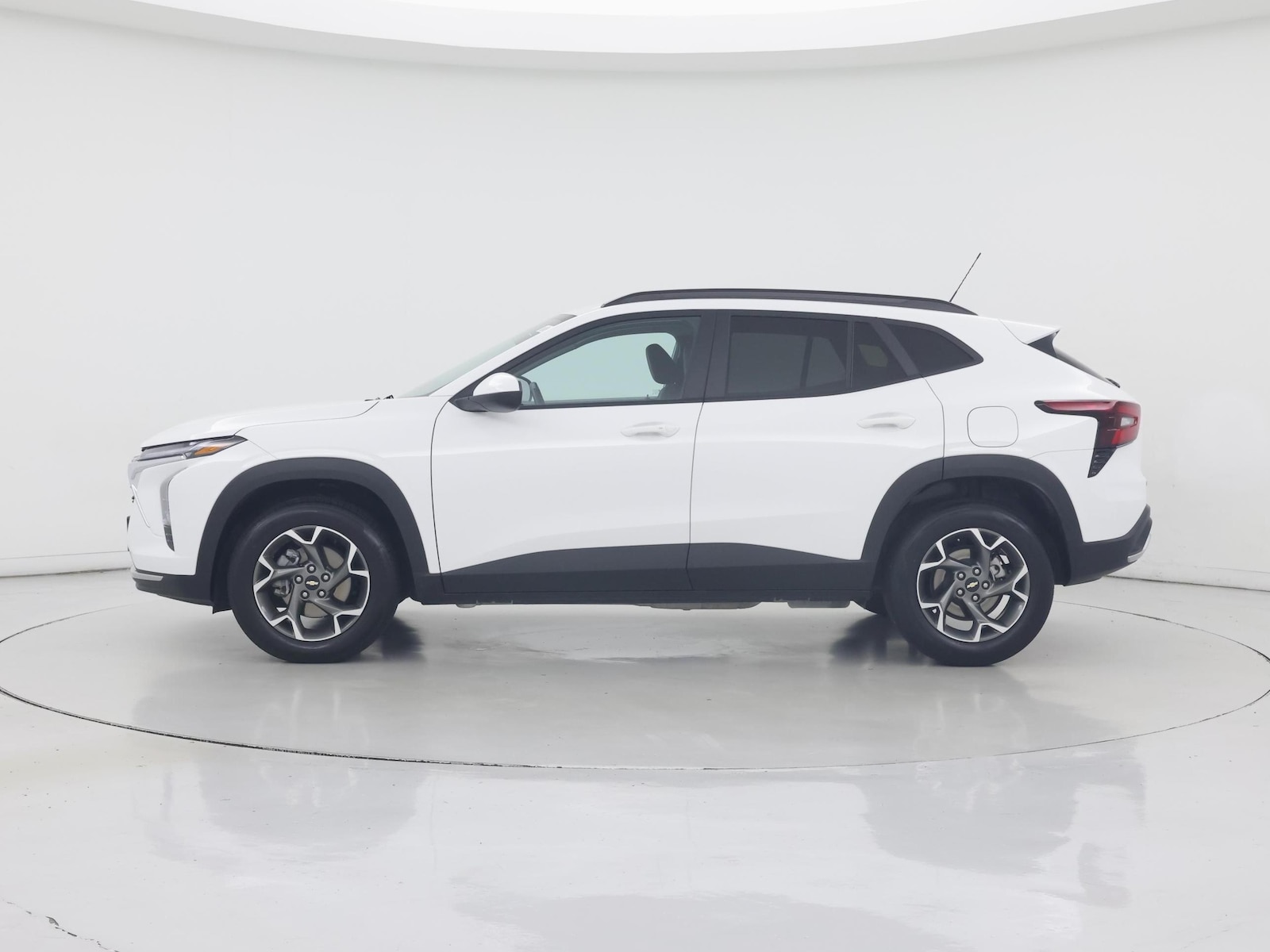 2025 Chevrolet Trax LT - Photo 4