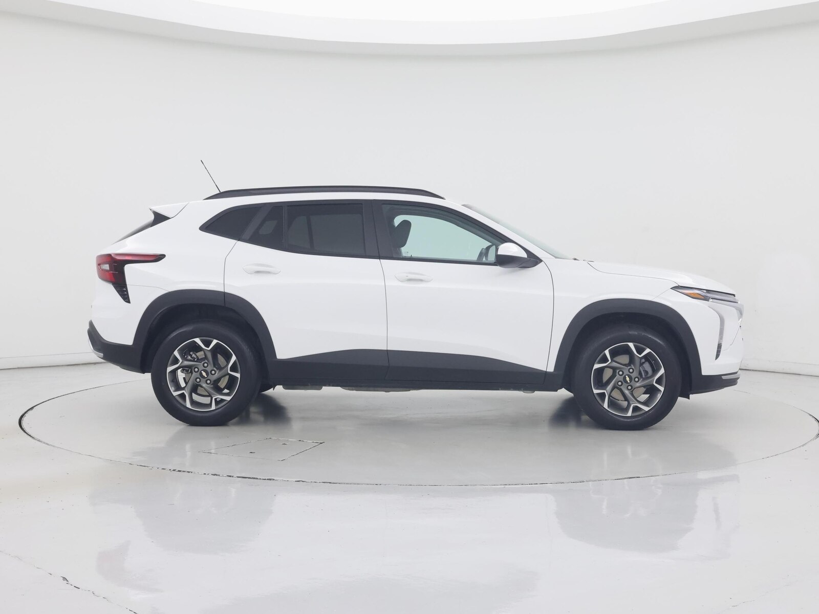 2025 Chevrolet Trax LT - Photo 8