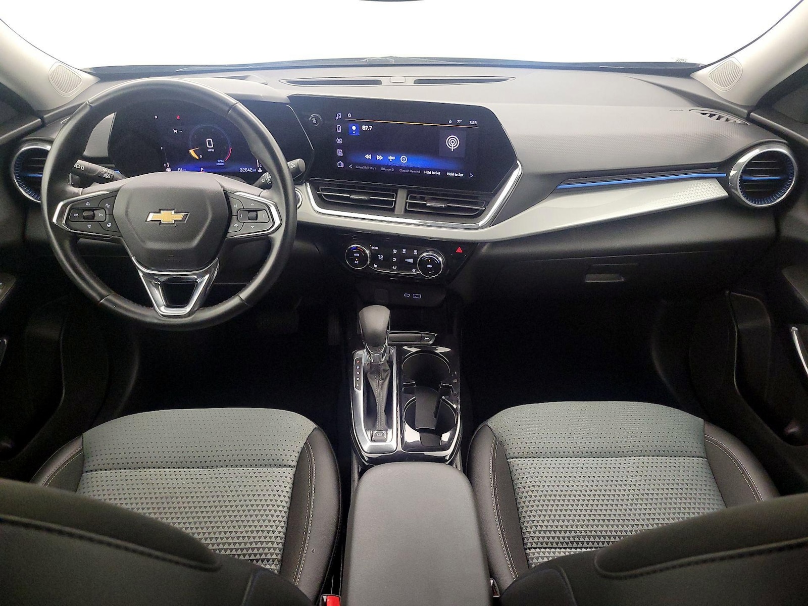 2025 Chevrolet Trax LT - Photo 10