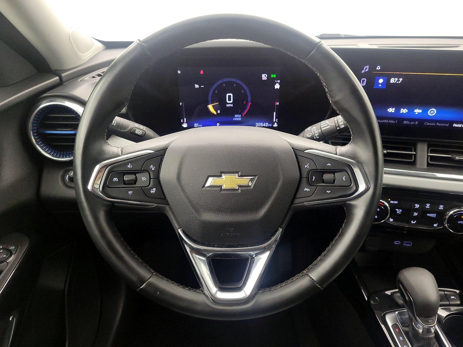 2025 Chevrolet Trax LT - Photo 11