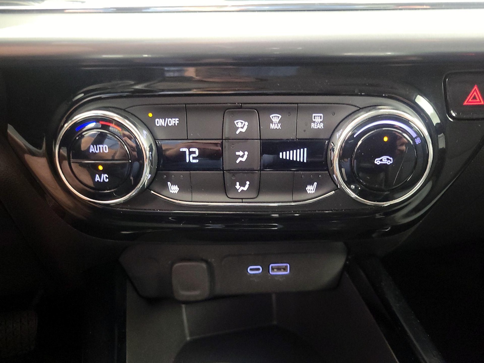 2025 Chevrolet Trax LT - Photo 17