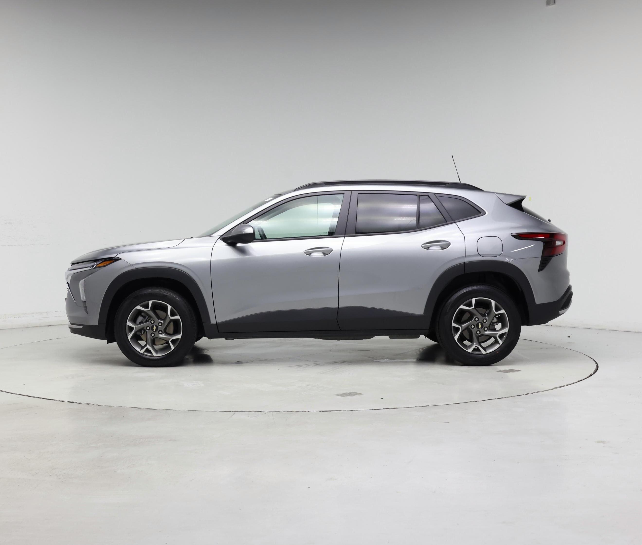Thumbnail: 2025 Chevrolet Trax - 3