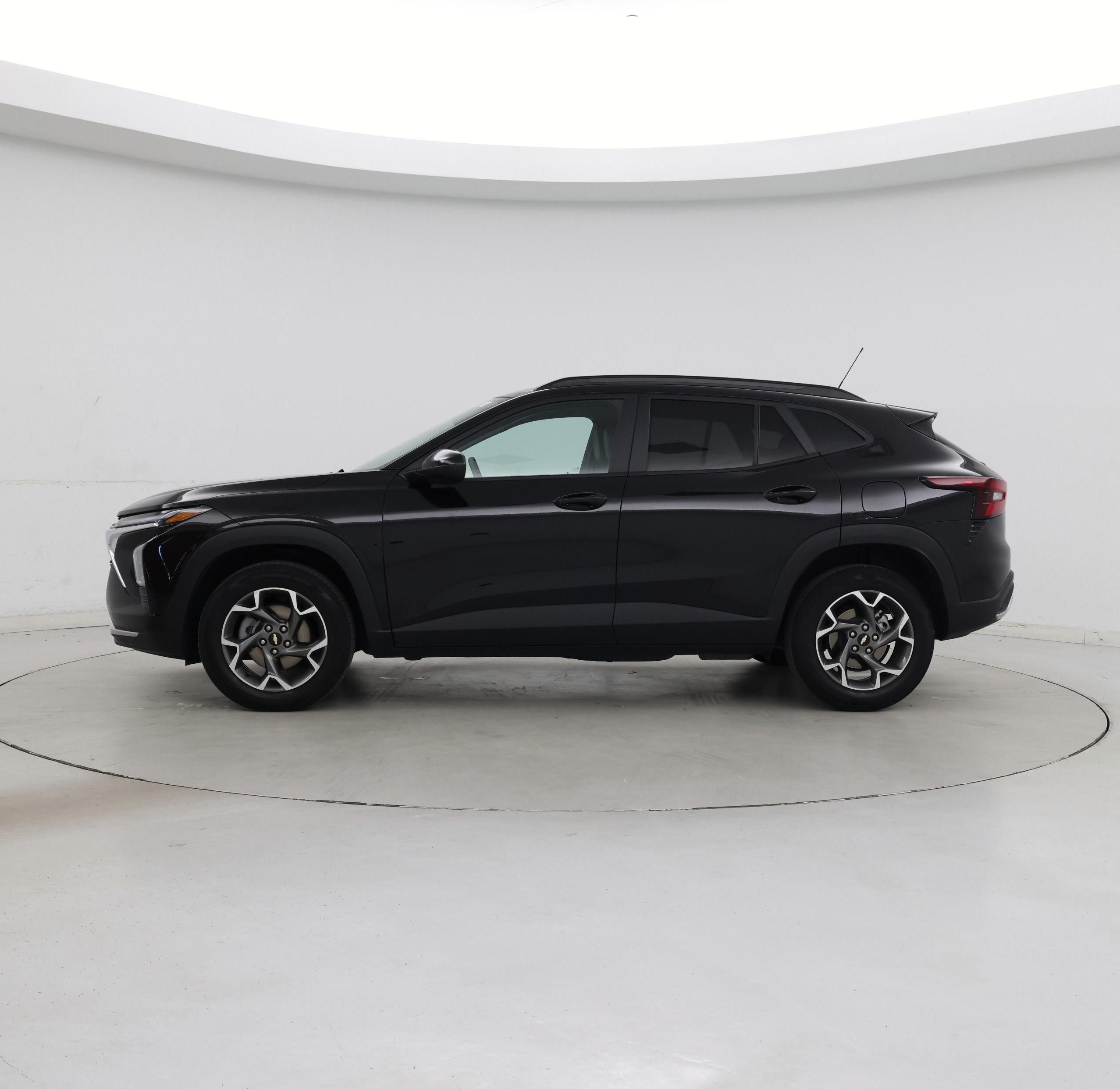 Thumbnail: 2025 Chevrolet Trax - 3