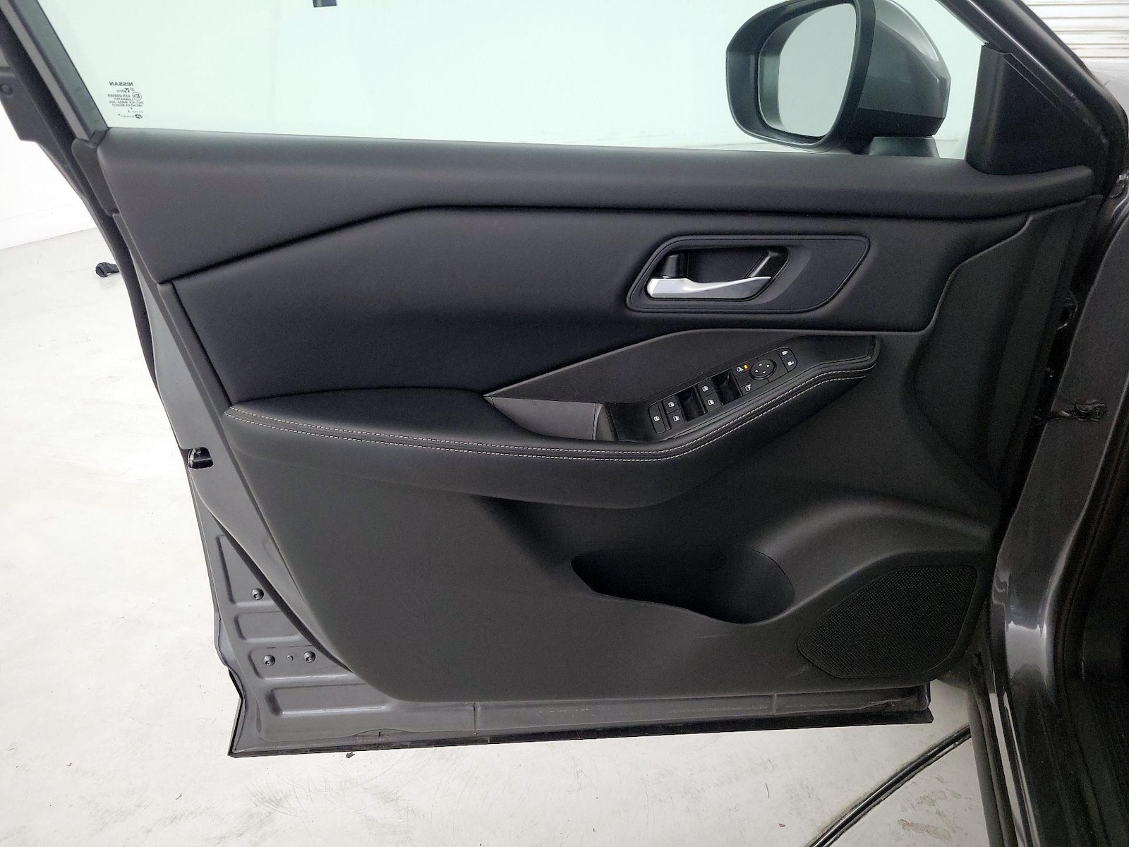 2025 Nissan Rogue SV - Photo 11