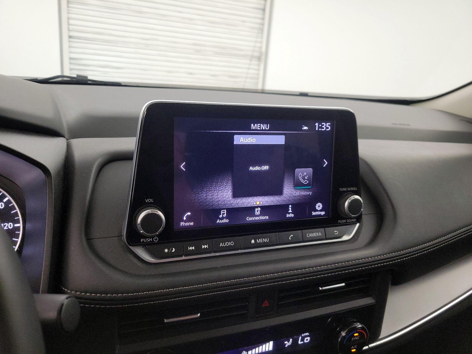 2025 Nissan Rogue SV - Photo 14