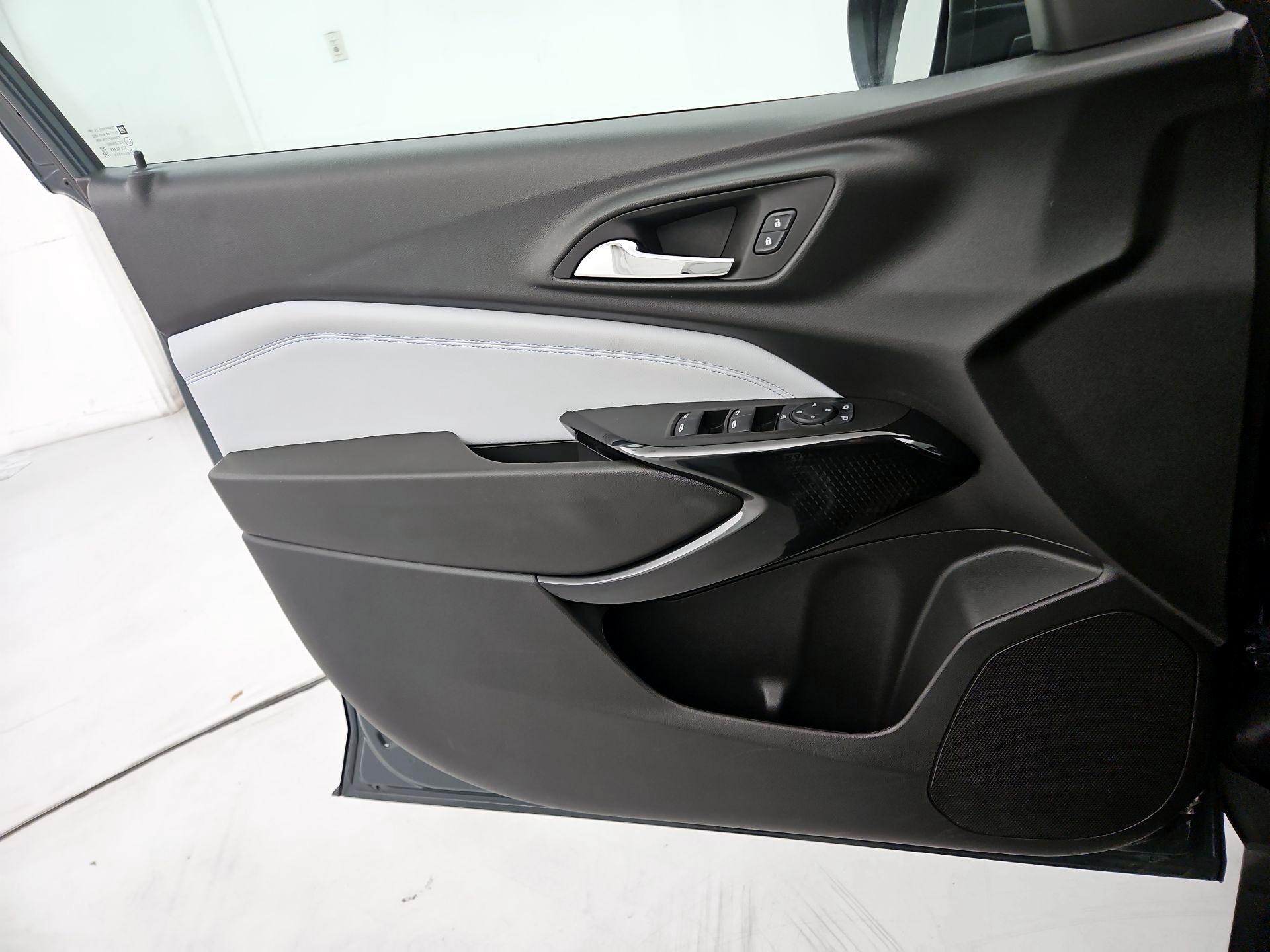 Thumbnail: 2025 Chevrolet Trax - 12