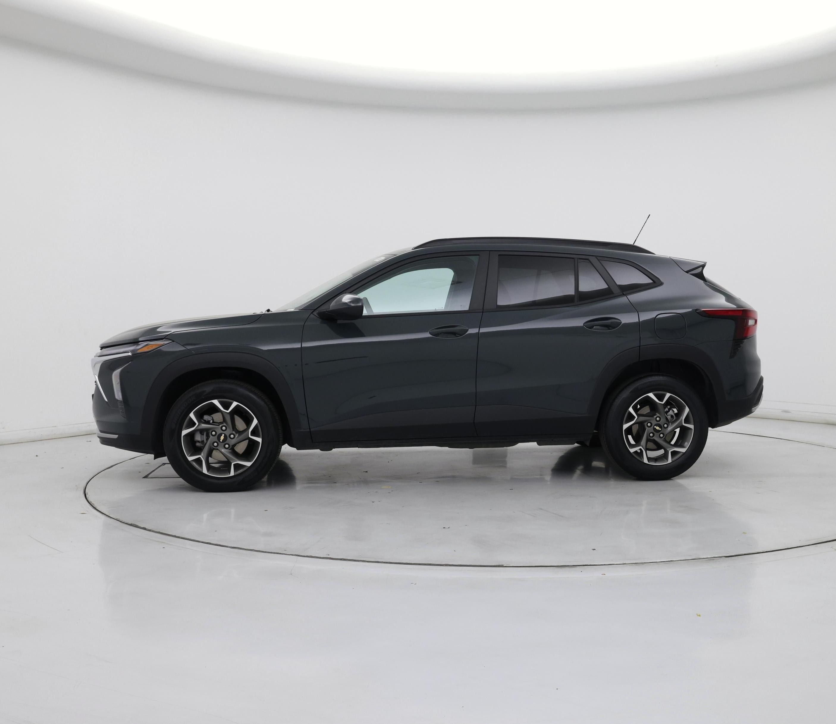 Thumbnail: 2025 Chevrolet Trax - 3