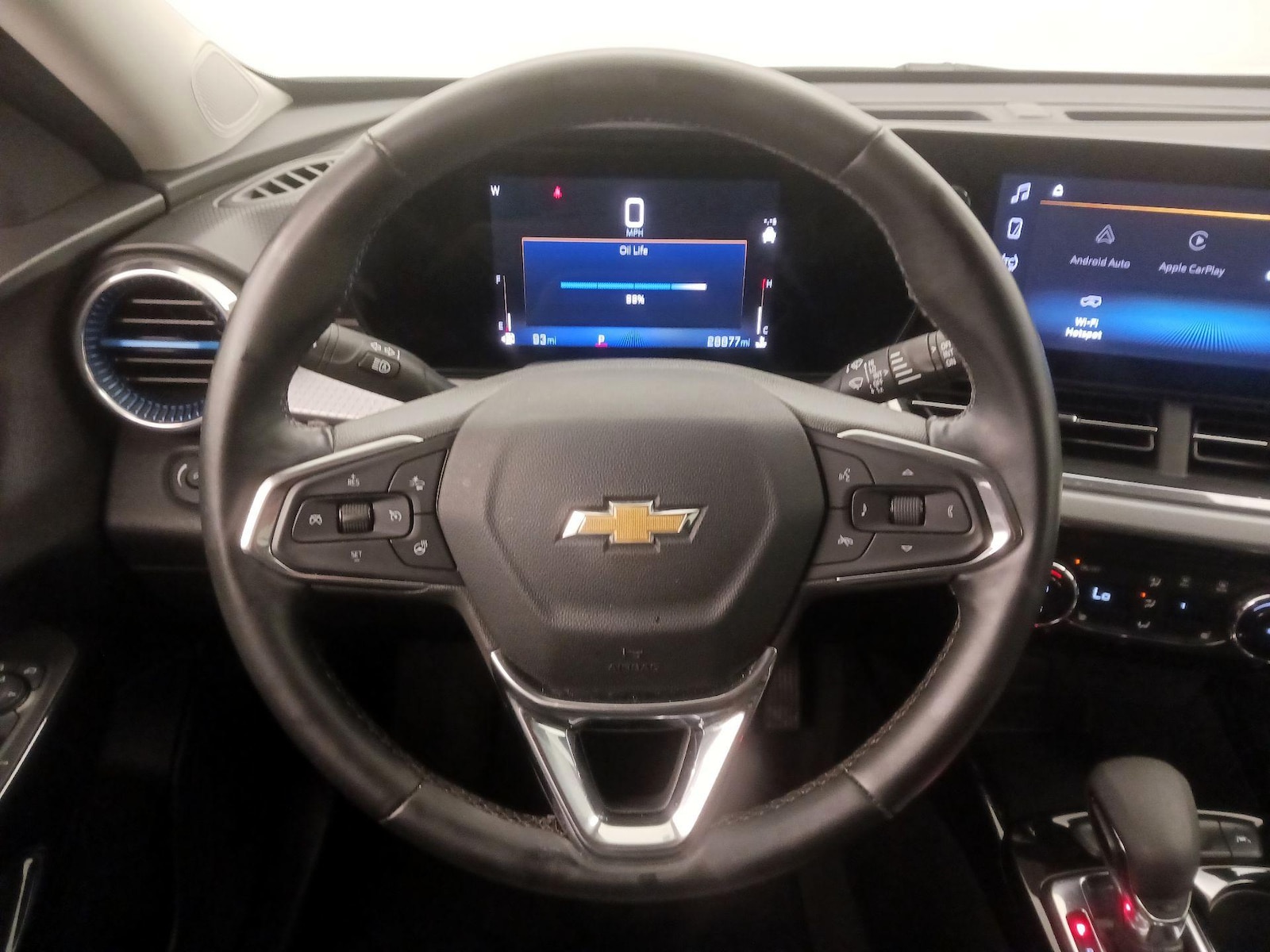 2025 Chevrolet Trax LT - Photo 11