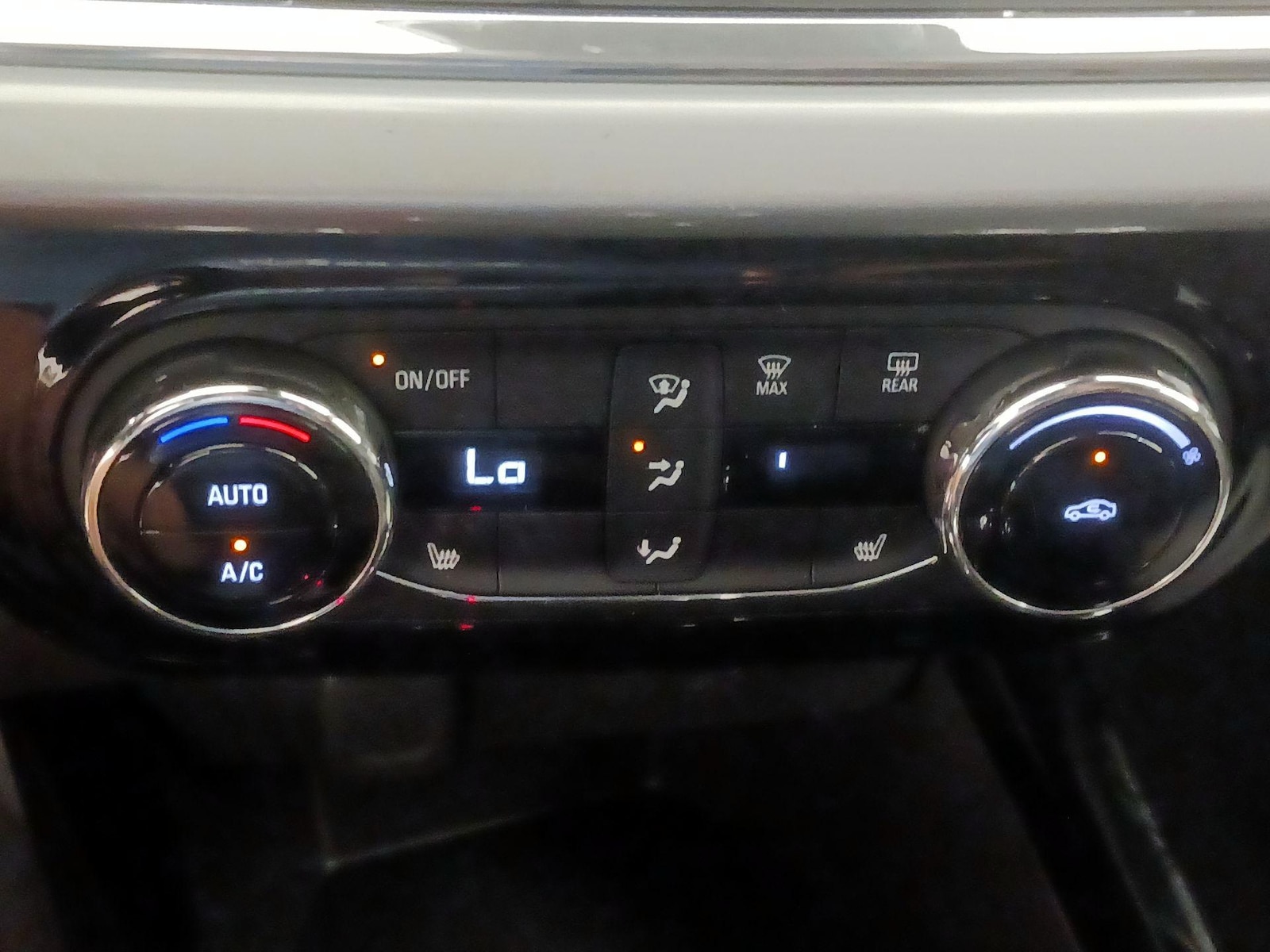 2025 Chevrolet Trax LT - Photo 17