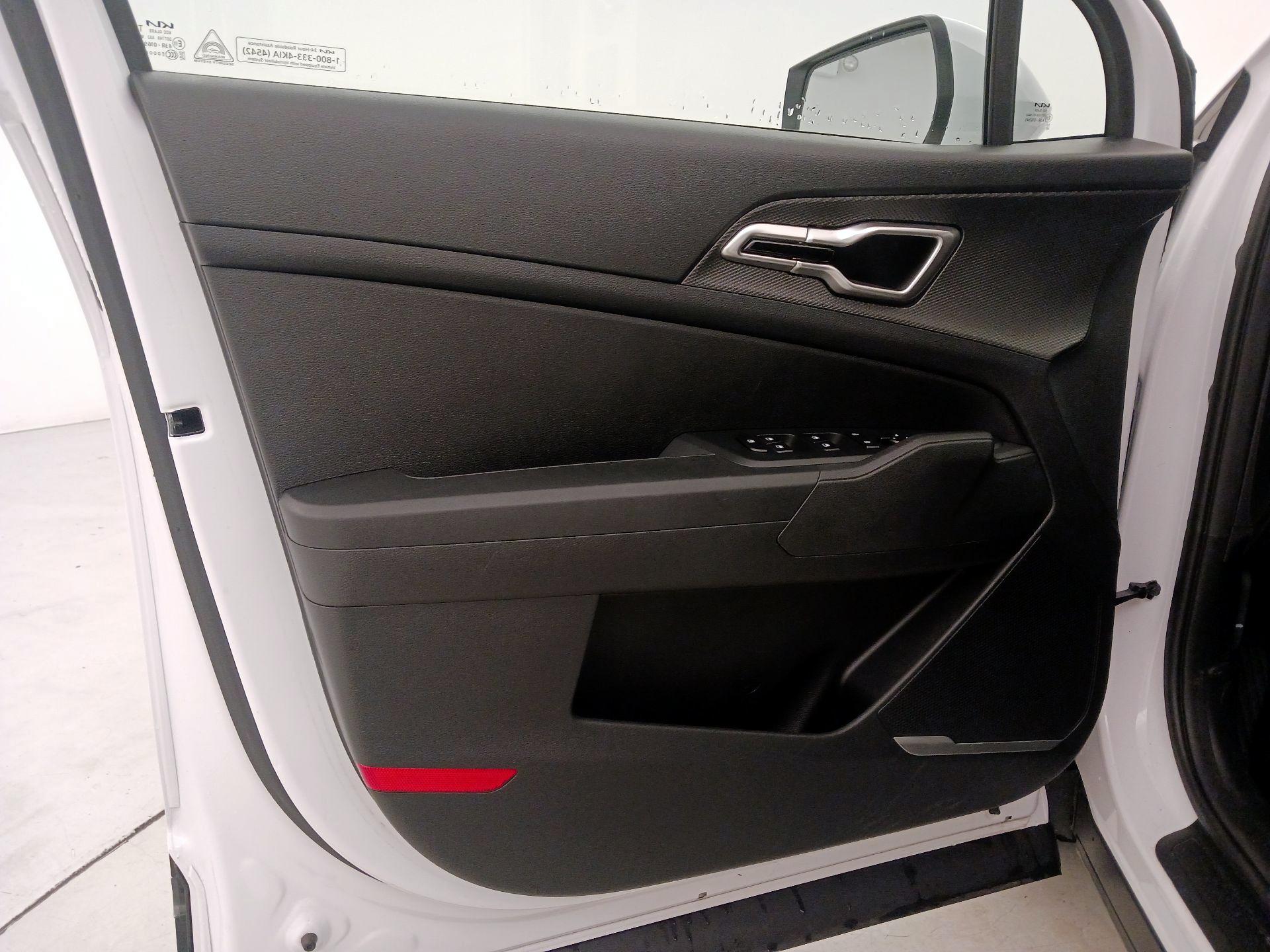 Thumbnail: 2025 Kia Sportage - 12