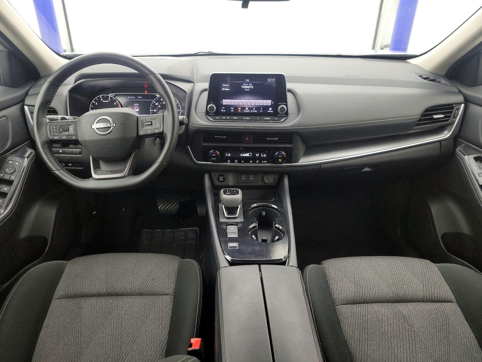 2025 Nissan Rogue SV - Photo 10