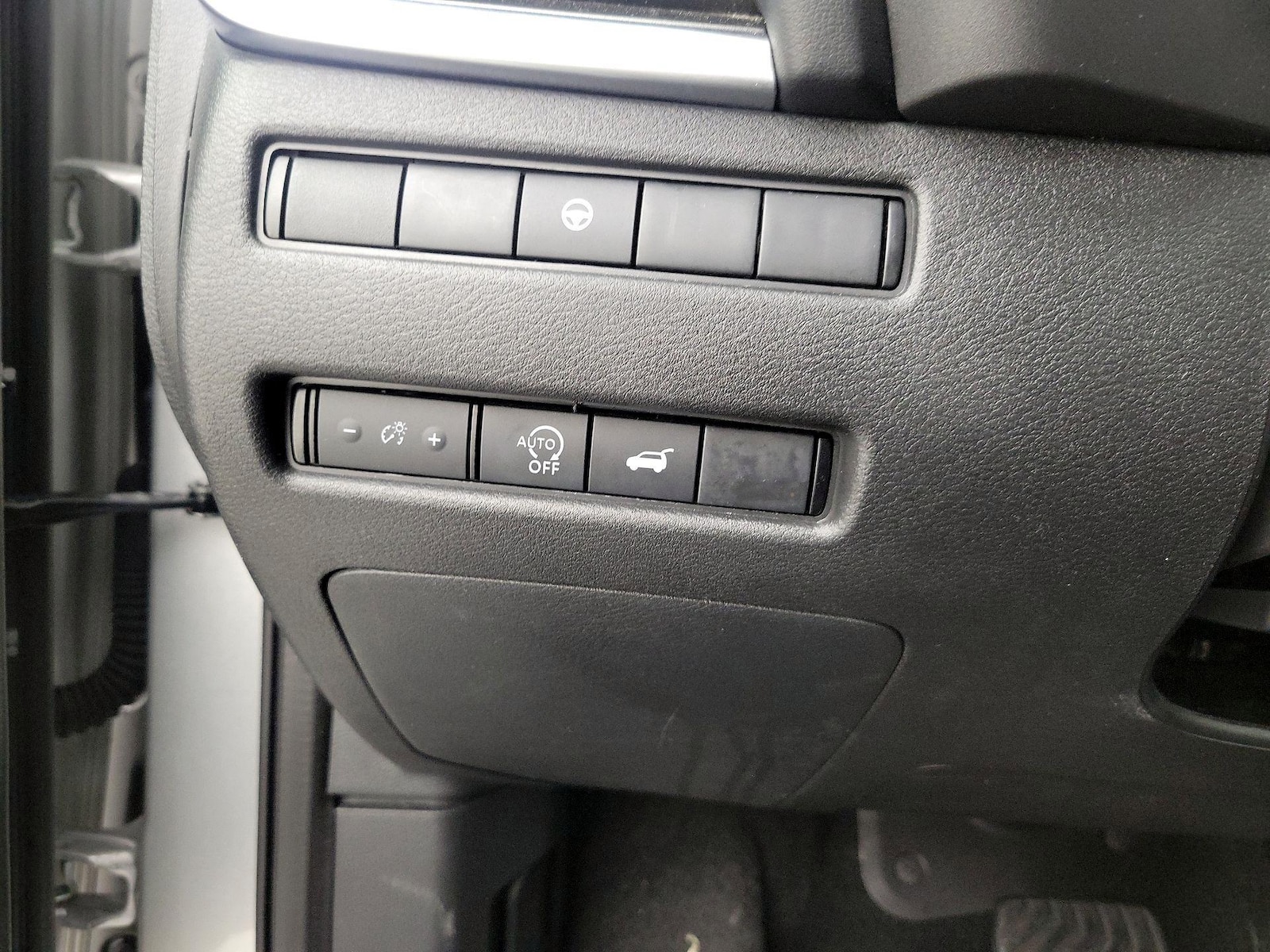 2025 Nissan Rogue SV - Photo 14