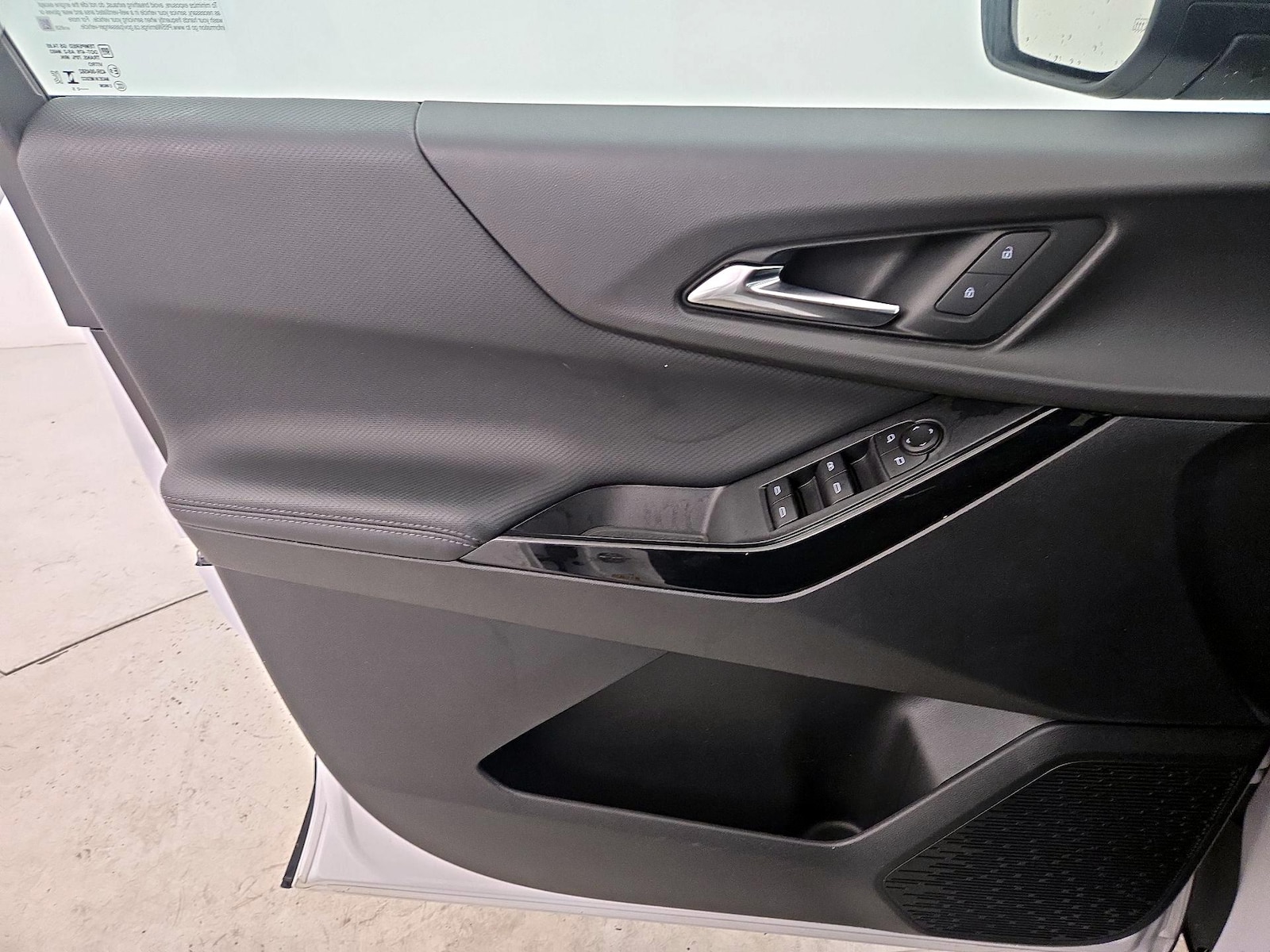 2025 Chevrolet Equinox LT - Photo 13