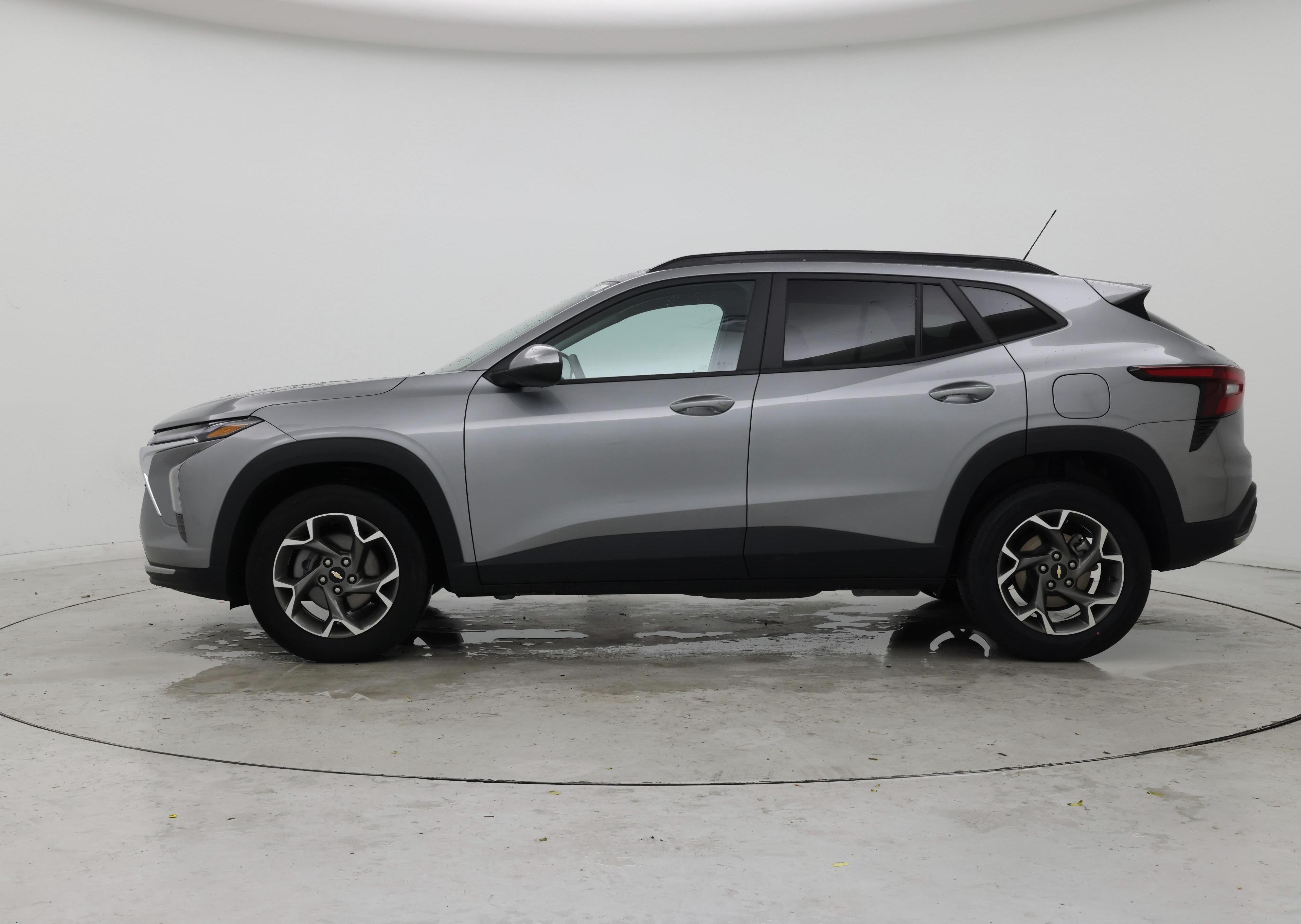 Thumbnail: 2025 Chevrolet Trax - 3