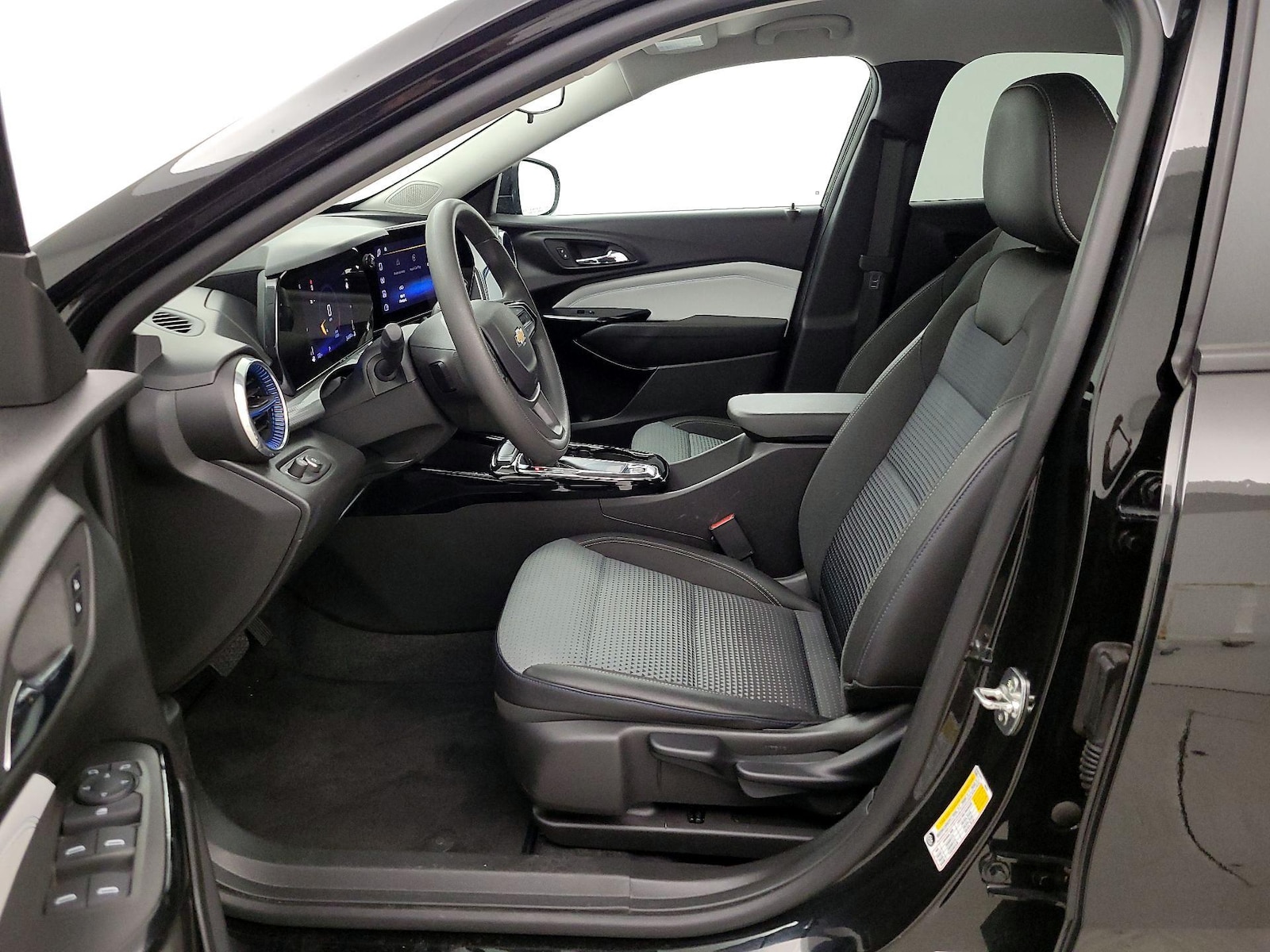 2025 Chevrolet Trax LT - Photo 12