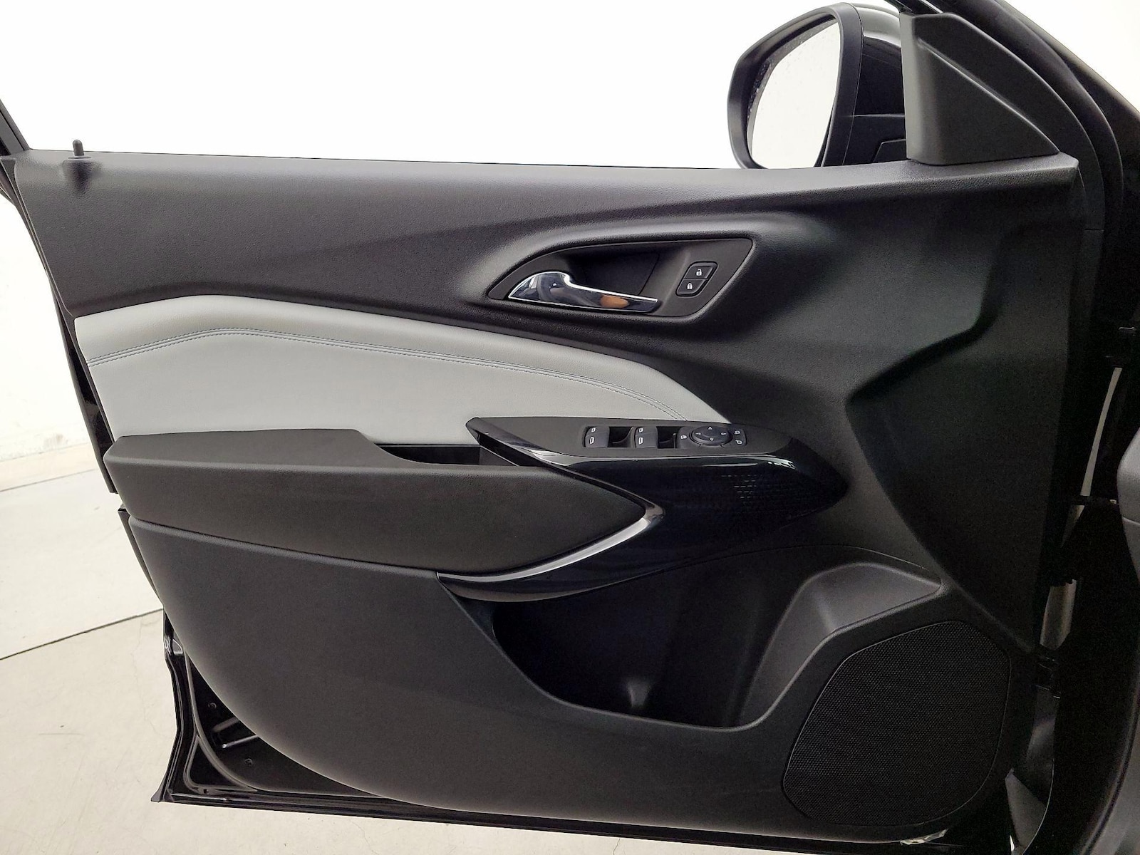2025 Chevrolet Trax LT - Photo 13