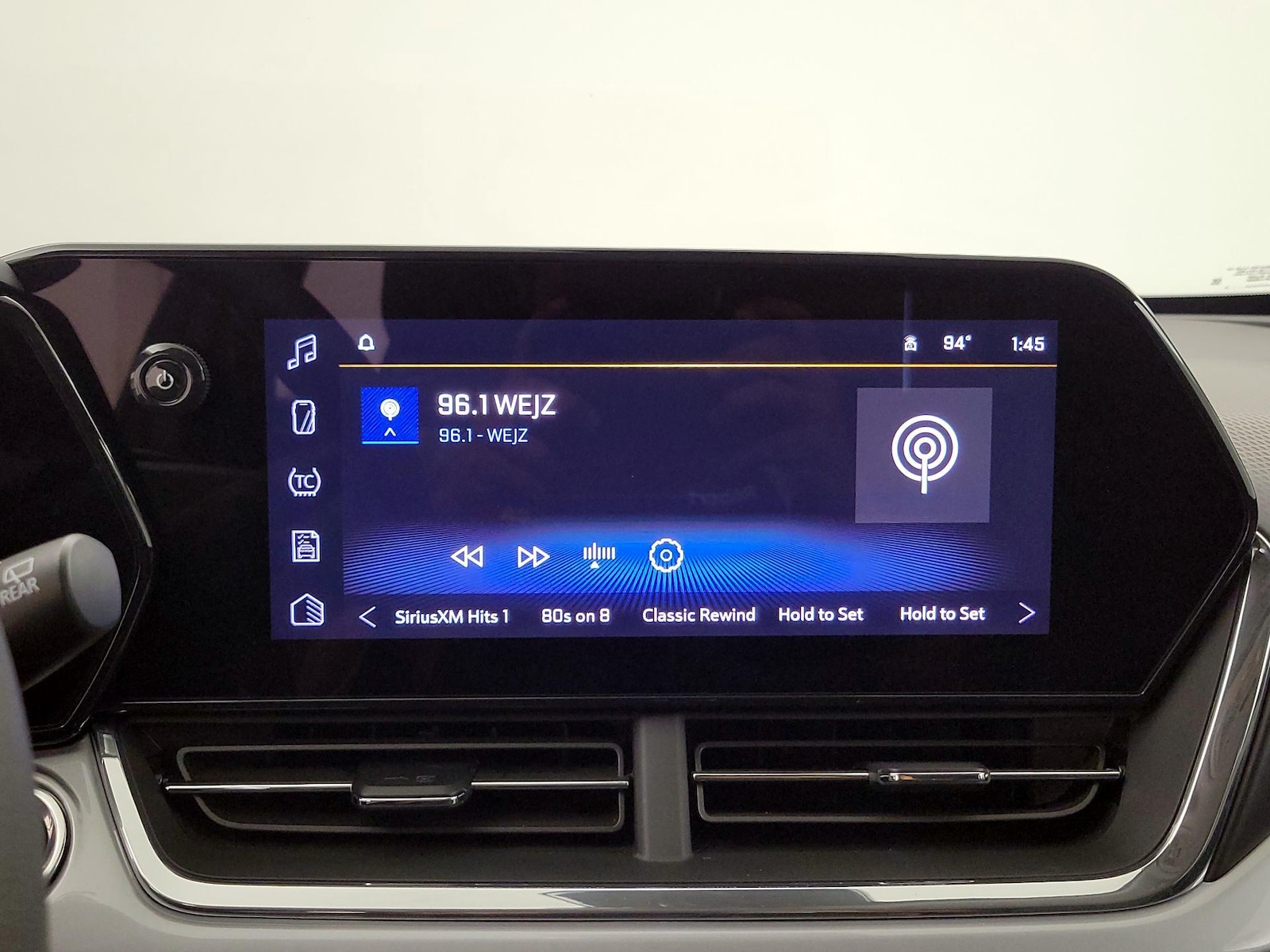 2025 Chevrolet Trax LT - Photo 16
