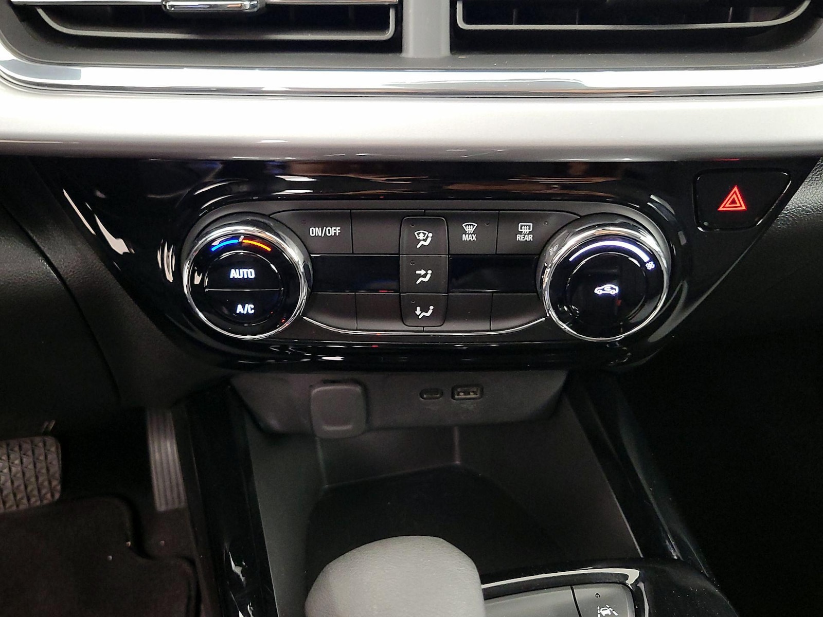 2025 Chevrolet Trax LT - Photo 17