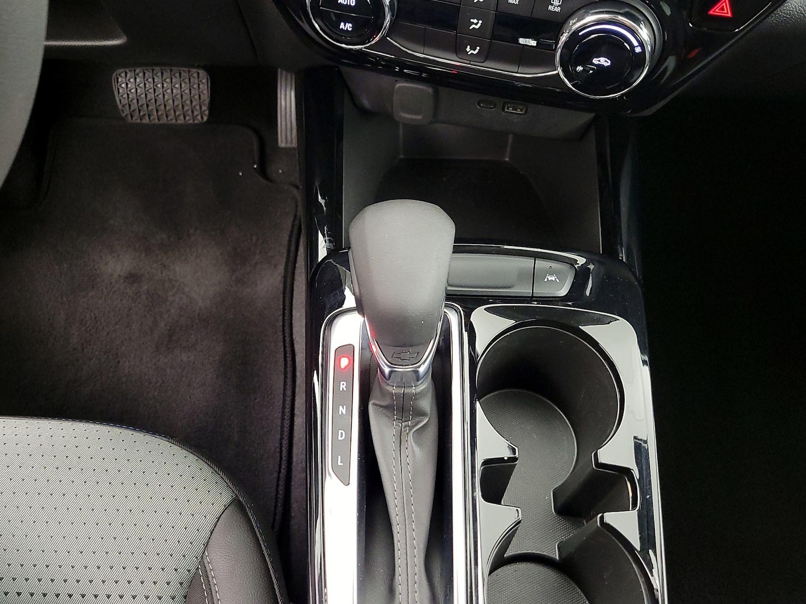 2025 Chevrolet Trax LT - Photo 18