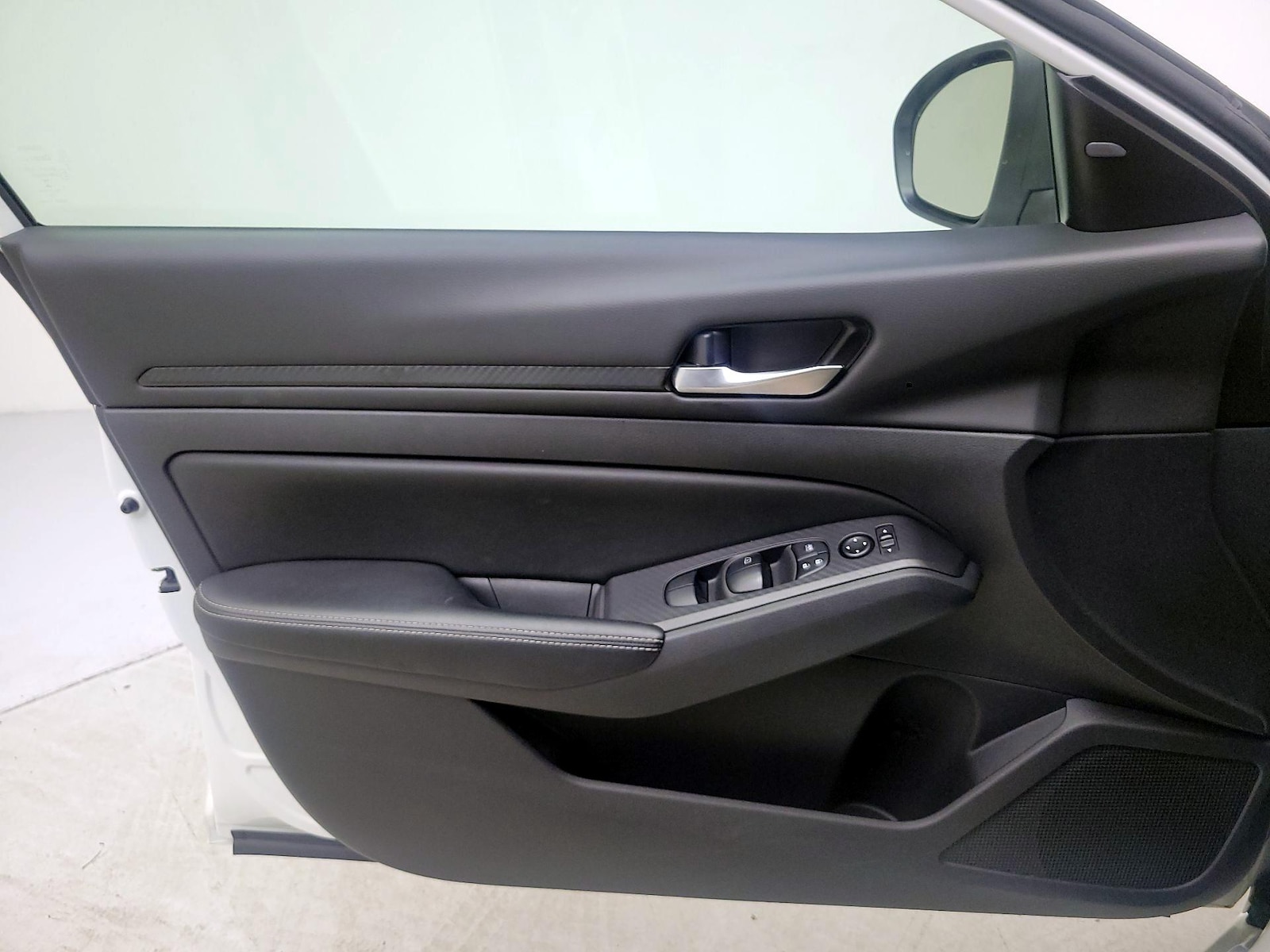 2025 Nissan Altima SV - Photo 13