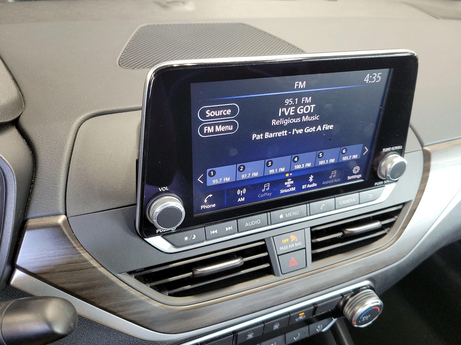 2025 Nissan Altima SV - Photo 16