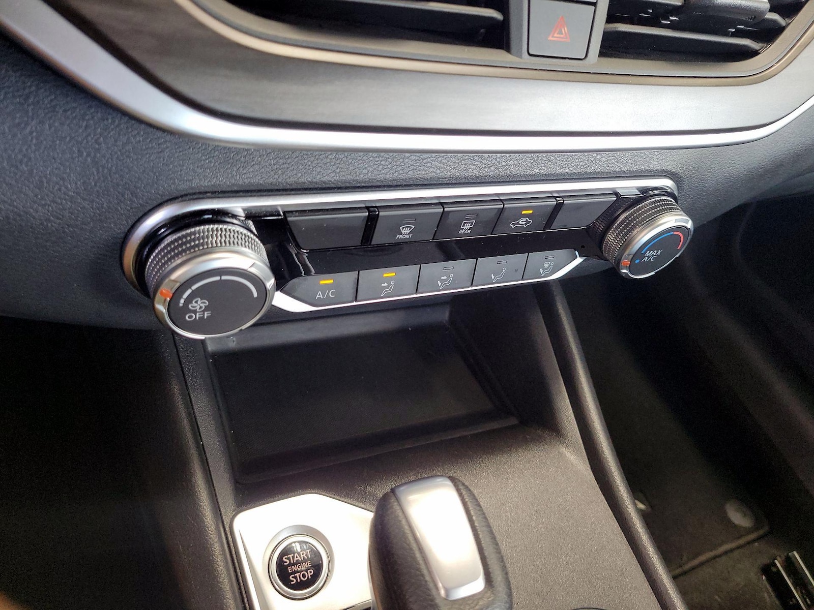 2025 Nissan Altima SV - Photo 17