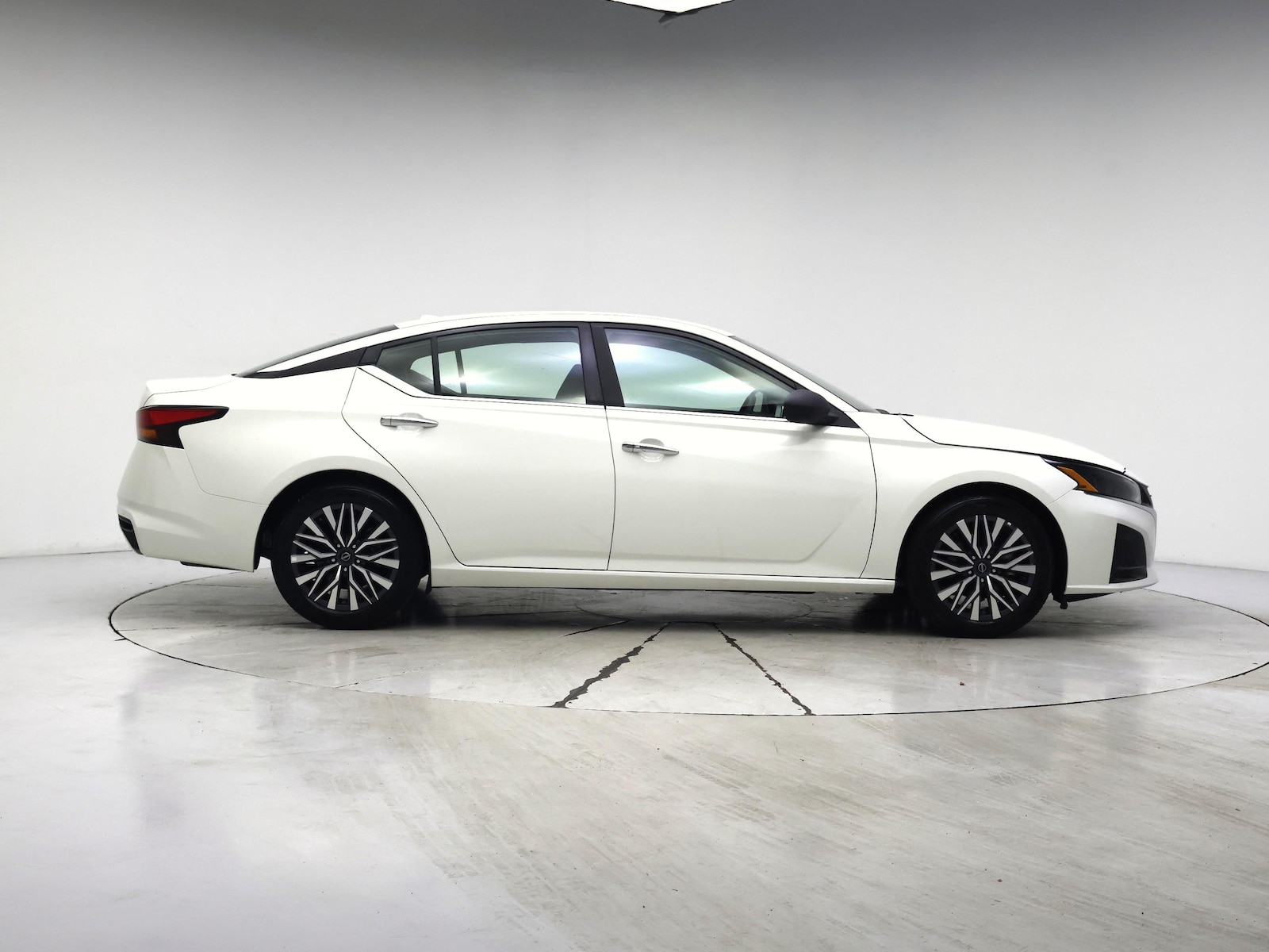 2025 Nissan Altima SV - Photo 8