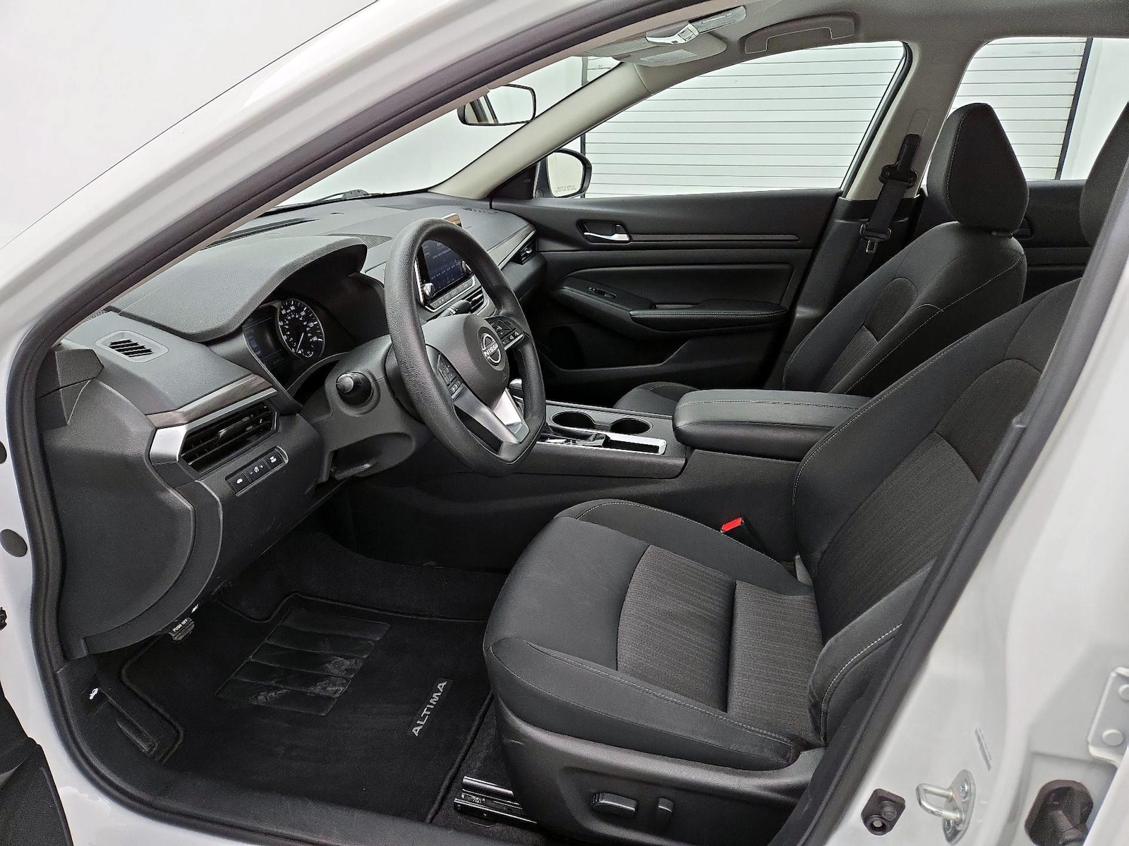 2025 Nissan Altima SV - Photo 12