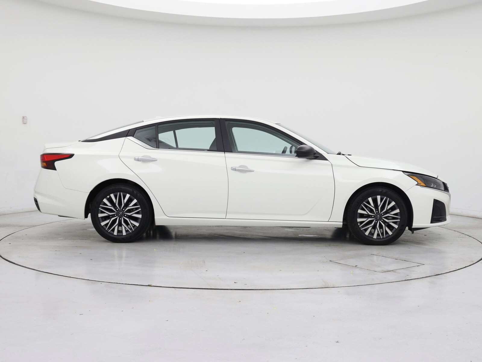 2025 Nissan Altima SV - Photo 8