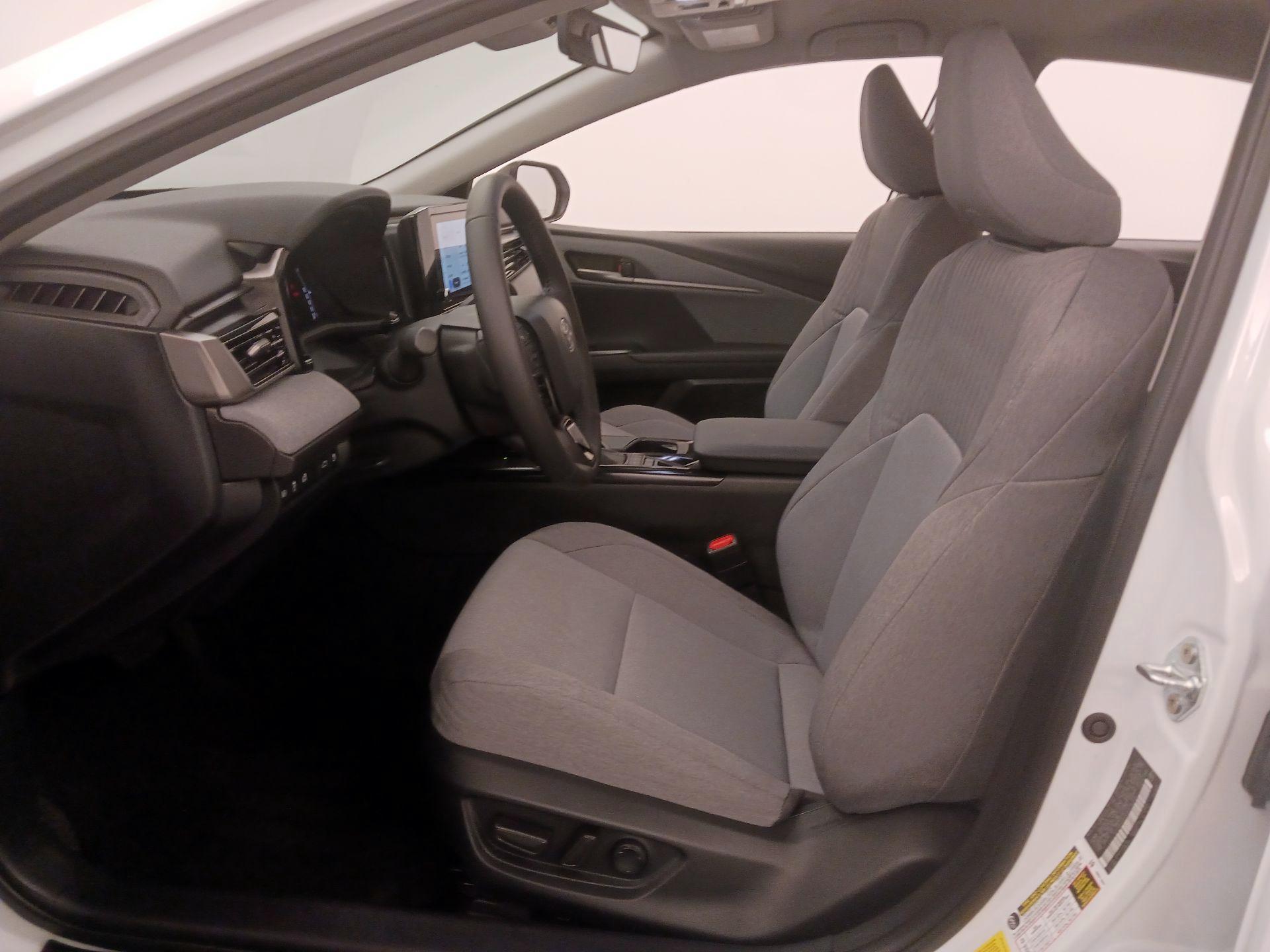 Thumbnail: 2025 Toyota Camry - 11