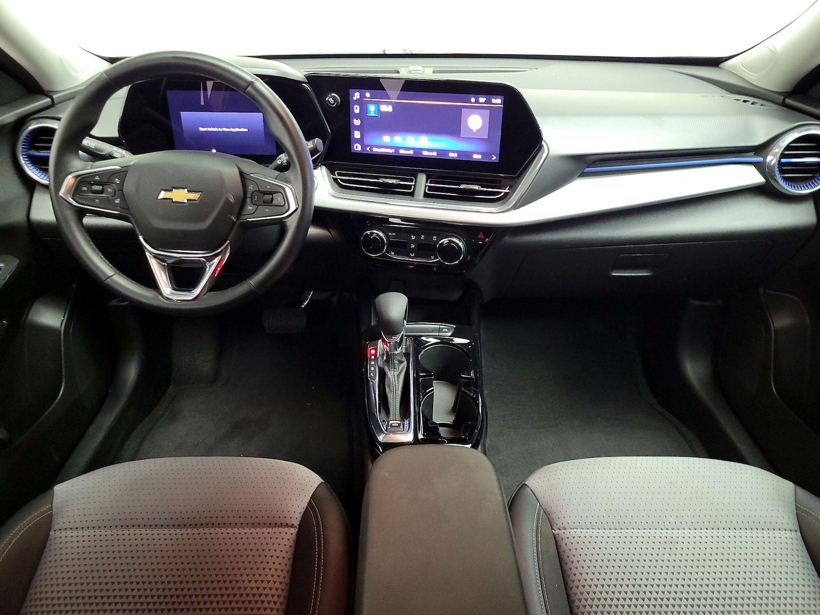 2025 Chevrolet Trax LT - Photo 10