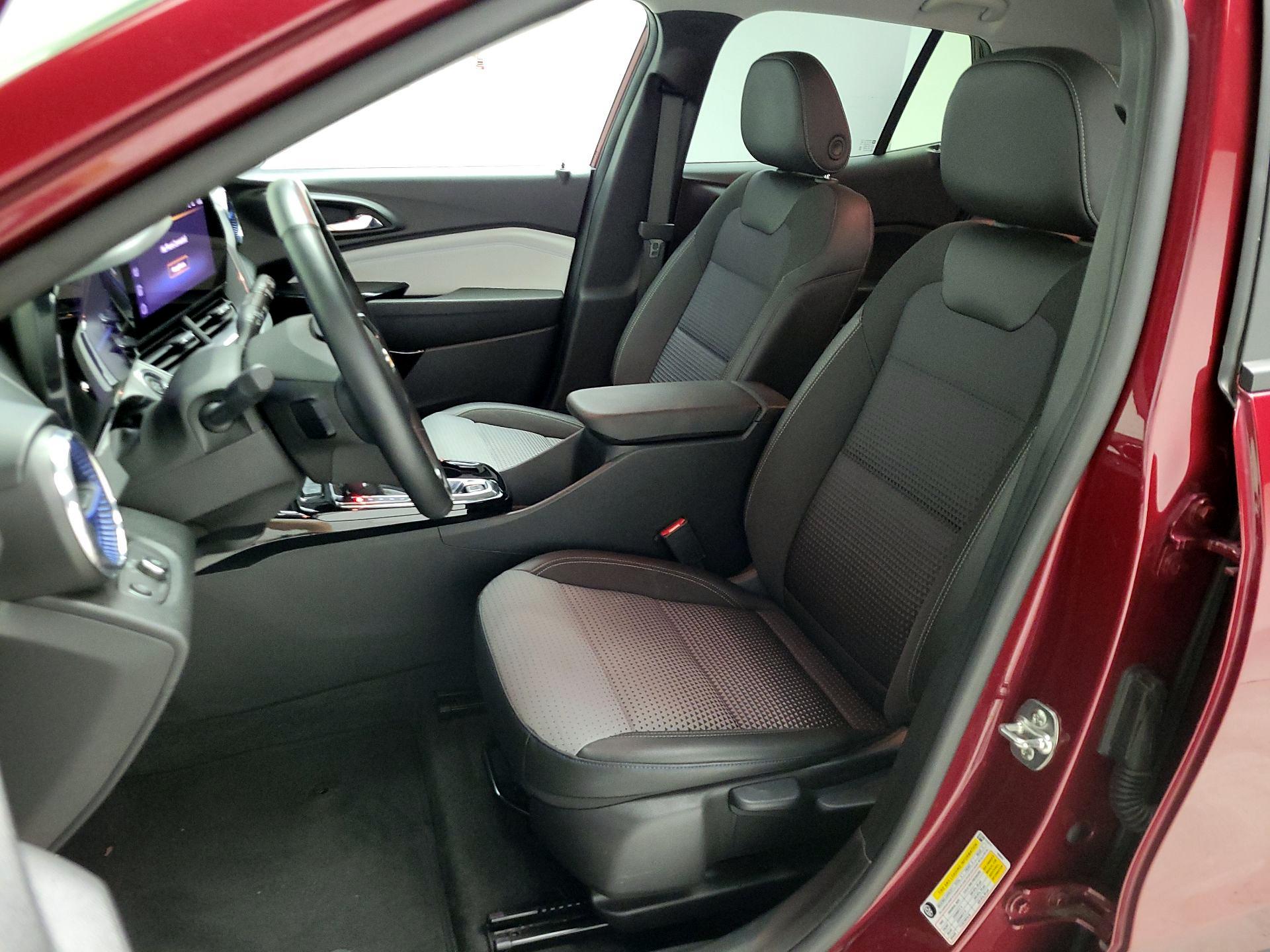 Thumbnail: 2025 Chevrolet Trax - 11