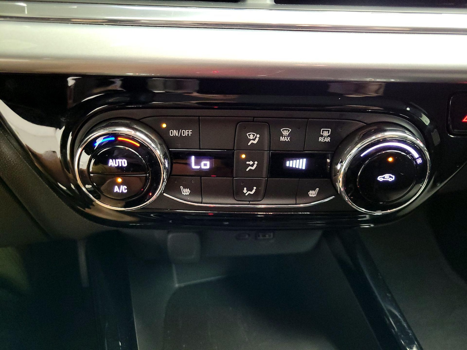 2025 Chevrolet Trax LT - Photo 15