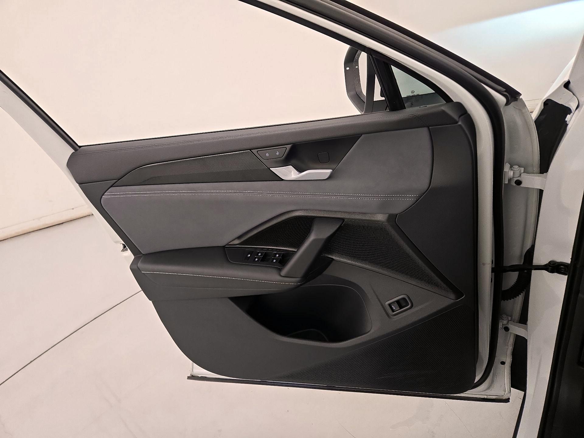 Thumbnail: 2026 Volkswagen Tiguan - 12